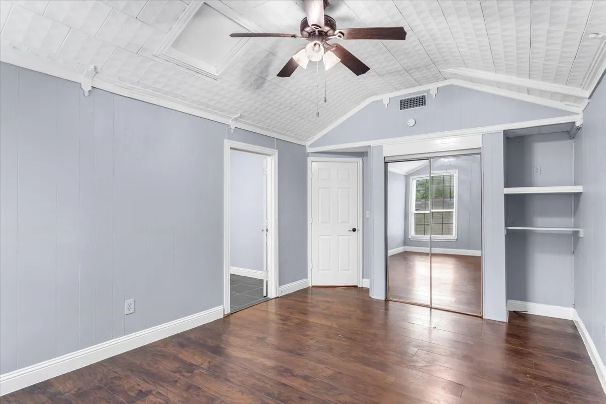 Single Family Residence For Sale in Grayson County , 1010 E Cherry Street, Sherman, Texas 75090, 4 Bedroom, 2 Bathroom, 2 Garage spaces, 1,856 Sqft, built in 1925, mls#21376519, Real Estate Agent in Sherman, Homes For Sale in Grayson county, Homes For Sale in Sherman, Realtor in Sherman Texas, Real Estate Brokerage Independent Realty Texas, Luminita Cordes Realtor