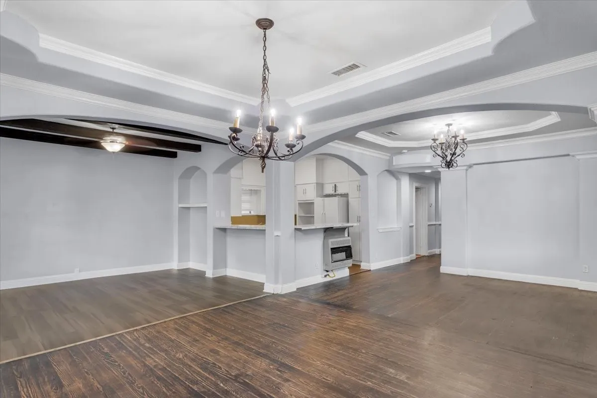 Single Family Residence For Sale in Grayson County , 1010 E Cherry Street, Sherman, Texas 75090, 4 Bedroom, 2 Bathroom, 2 Garage spaces, 1,856 Sqft, built in 1925, mls#21376519, Real Estate Agent in Sherman, Homes For Sale in Grayson county, Homes For Sale in Sherman, Realtor in Sherman Texas, Real Estate Brokerage Independent Realty Texas, Luminita Cordes Realtor