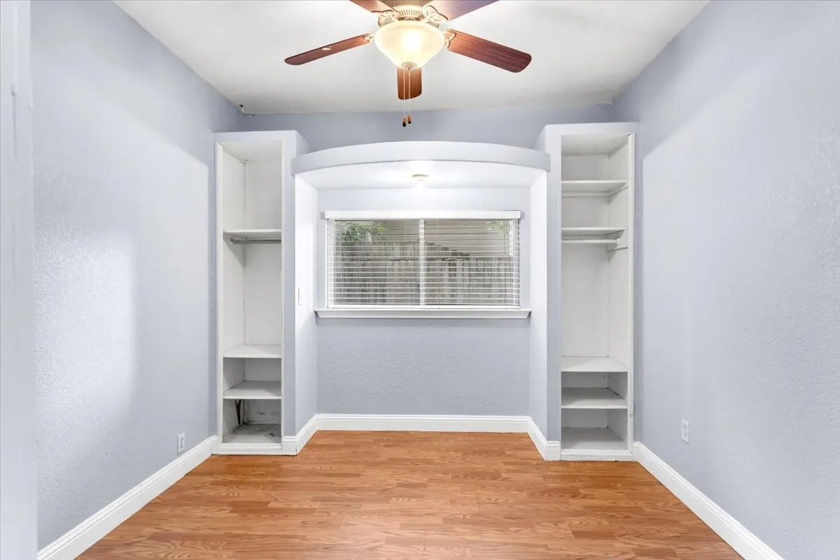 Single Family Residence For Sale in Grayson County , 1010 E Cherry Street, Sherman, Texas 75090, 4 Bedroom, 2 Bathroom, 2 Garage spaces, 1,856 Sqft, built in 1925, mls#21376519, Real Estate Agent in Sherman, Homes For Sale in Grayson county, Homes For Sale in Sherman, Realtor in Sherman Texas, Real Estate Brokerage Independent Realty Texas, Luminita Cordes Realtor