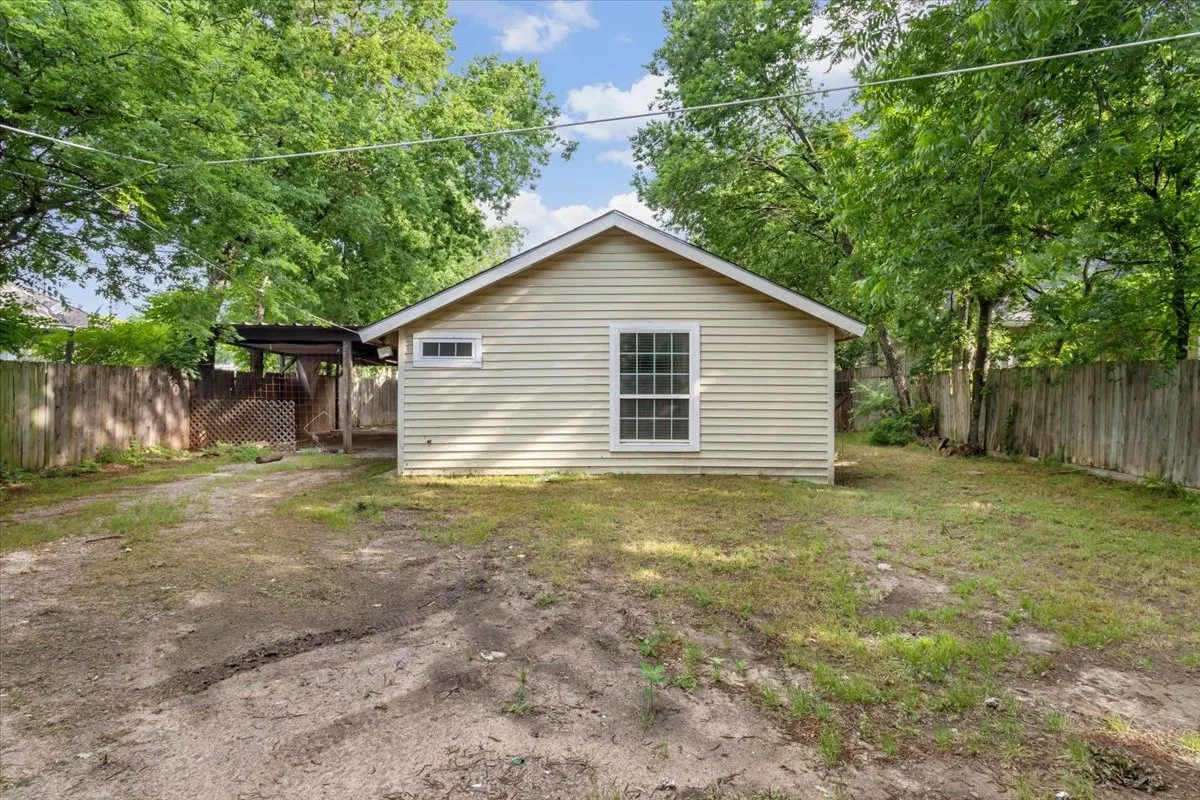 Single Family Residence For Sale in Grayson County , 1010 E Cherry Street, Sherman, Texas 75090, 4 Bedroom, 2 Bathroom, 2 Garage spaces, 1,856 Sqft, built in 1925, mls#21376519, Real Estate Agent in Sherman, Homes For Sale in Grayson county, Homes For Sale in Sherman, Realtor in Sherman Texas, Real Estate Brokerage Independent Realty Texas, Luminita Cordes Realtor