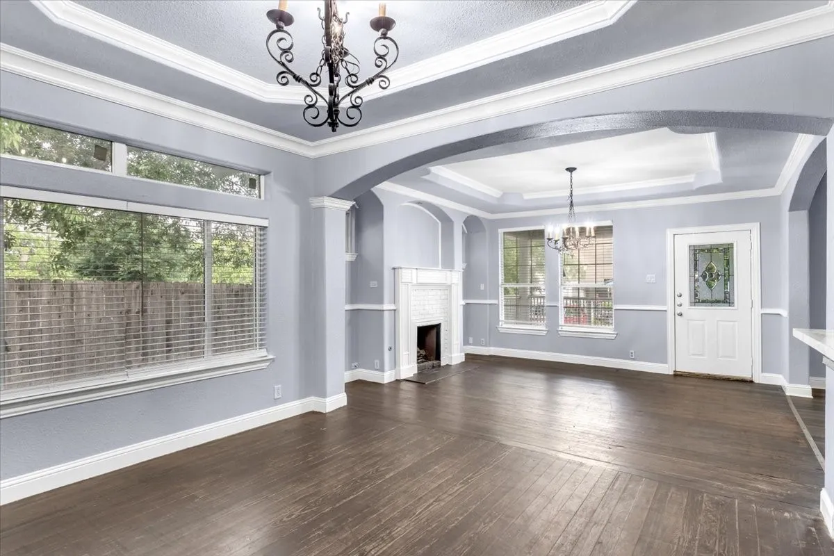 Single Family Residence For Sale in Grayson County , 1010 E Cherry Street, Sherman, Texas 75090, 4 Bedroom, 2 Bathroom, 2 Garage spaces, 1,856 Sqft, built in 1925, mls#21376519, Real Estate Agent in Sherman, Homes For Sale in Grayson county, Homes For Sale in Sherman, Realtor in Sherman Texas, Real Estate Brokerage Independent Realty Texas, Luminita Cordes Realtor