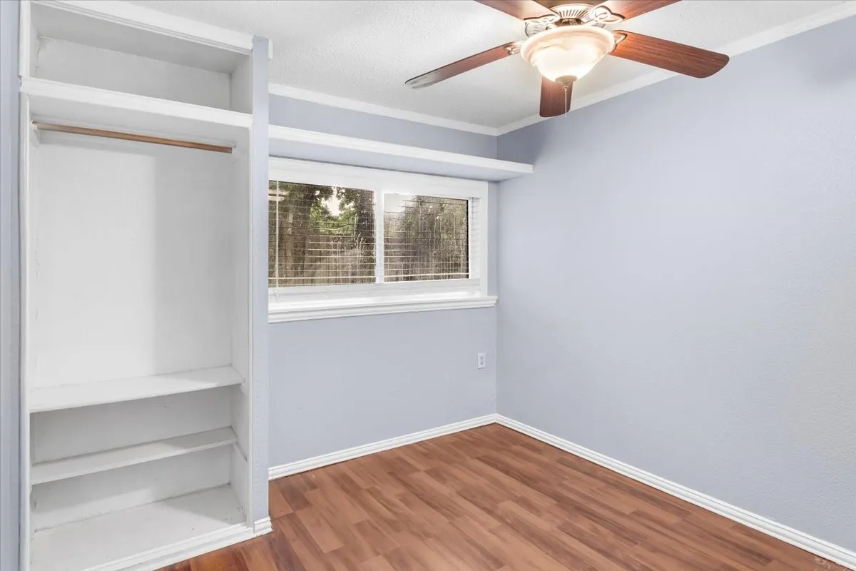 Single Family Residence For Sale in Grayson County , 1010 E Cherry Street, Sherman, Texas 75090, 4 Bedroom, 2 Bathroom, 2 Garage spaces, 1,856 Sqft, built in 1925, mls#21376519, Real Estate Agent in Sherman, Homes For Sale in Grayson county, Homes For Sale in Sherman, Realtor in Sherman Texas, Real Estate Brokerage Independent Realty Texas, Luminita Cordes Realtor