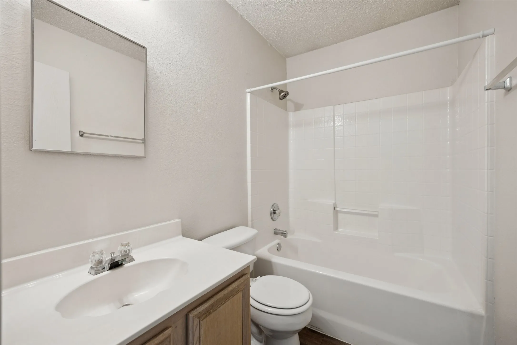 Single Family Residence For Sale in Rockwall County , 1438 Stewart Drive, Rockwall, Texas 75032, 3 Bedroom, 2 Bathroom, 2 Garage spaces, 1,608 Sqft, built in 2000, mls#21376492, Real Estate Agent in Rockwall, Homes For Sale in Rockwall county, Homes For Sale in Rockwall, Realtor in Rockwall Texas, Real Estate Brokerage Independent Realty Texas, Luminita Cordes Realtor