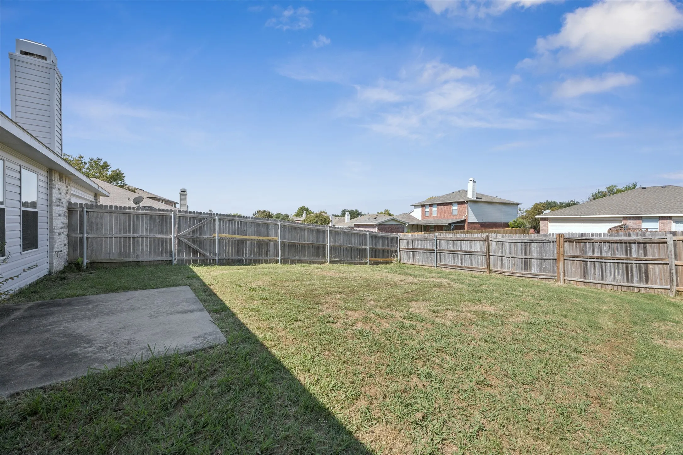 Single Family Residence For Sale in Rockwall County , 1438 Stewart Drive, Rockwall, Texas 75032, 3 Bedroom, 2 Bathroom, 2 Garage spaces, 1,608 Sqft, built in 2000, mls#21376492, Real Estate Agent in Rockwall, Homes For Sale in Rockwall county, Homes For Sale in Rockwall, Realtor in Rockwall Texas, Real Estate Brokerage Independent Realty Texas, Luminita Cordes Realtor