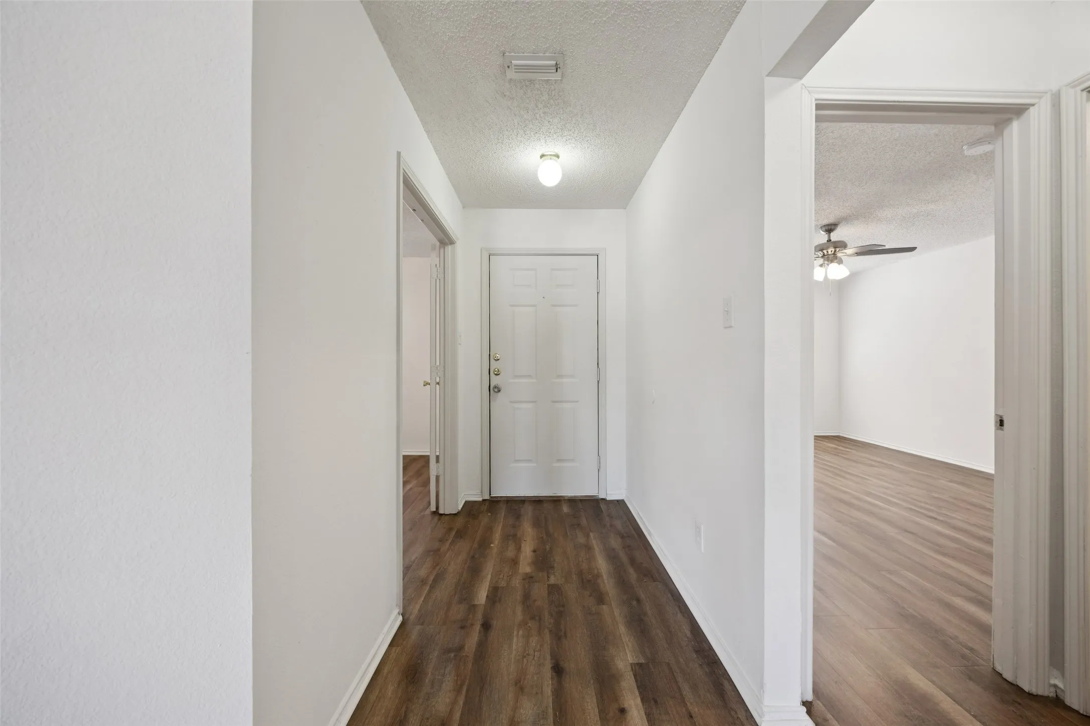 Single Family Residence For Sale in Rockwall County , 1438 Stewart Drive, Rockwall, Texas 75032, 3 Bedroom, 2 Bathroom, 2 Garage spaces, 1,608 Sqft, built in 2000, mls#21376492, Real Estate Agent in Rockwall, Homes For Sale in Rockwall county, Homes For Sale in Rockwall, Realtor in Rockwall Texas, Real Estate Brokerage Independent Realty Texas, Luminita Cordes Realtor