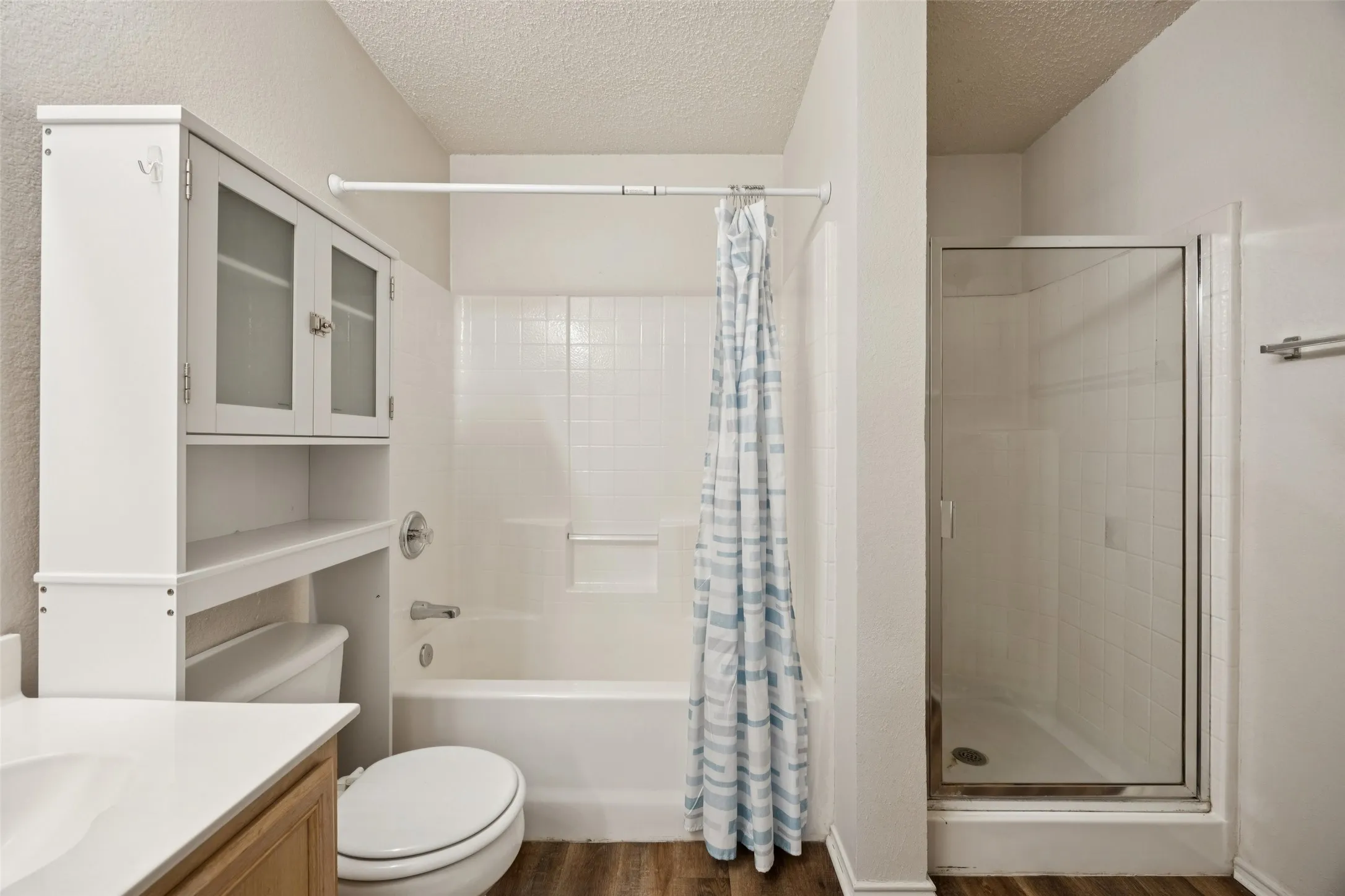 Single Family Residence For Sale in Rockwall County , 1438 Stewart Drive, Rockwall, Texas 75032, 3 Bedroom, 2 Bathroom, 2 Garage spaces, 1,608 Sqft, built in 2000, mls#21376492, Real Estate Agent in Rockwall, Homes For Sale in Rockwall county, Homes For Sale in Rockwall, Realtor in Rockwall Texas, Real Estate Brokerage Independent Realty Texas, Luminita Cordes Realtor