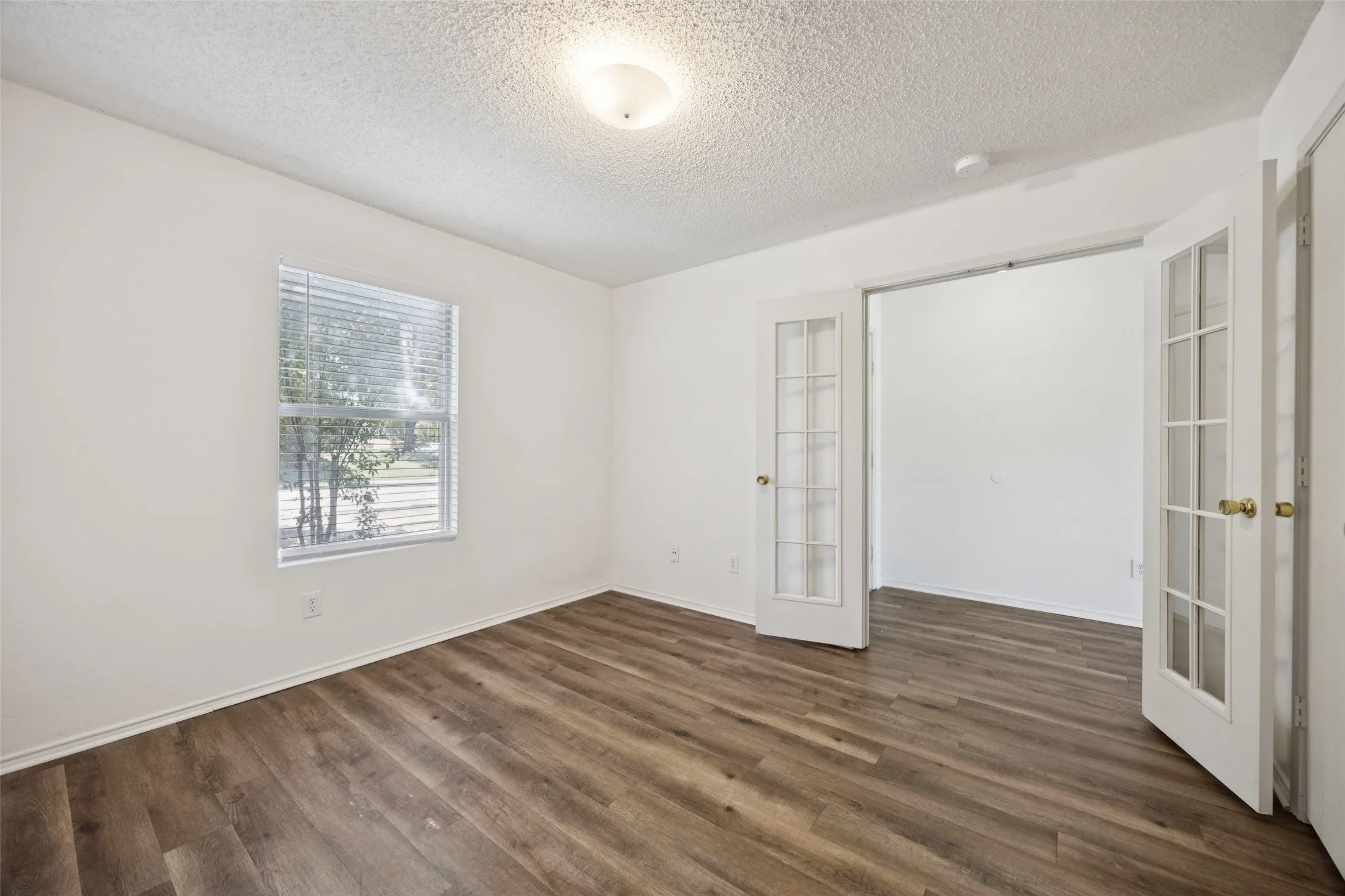 Single Family Residence For Sale in Rockwall County , 1438 Stewart Drive, Rockwall, Texas 75032, 3 Bedroom, 2 Bathroom, 2 Garage spaces, 1,608 Sqft, built in 2000, mls#21376492, Real Estate Agent in Rockwall, Homes For Sale in Rockwall county, Homes For Sale in Rockwall, Realtor in Rockwall Texas, Real Estate Brokerage Independent Realty Texas, Luminita Cordes Realtor