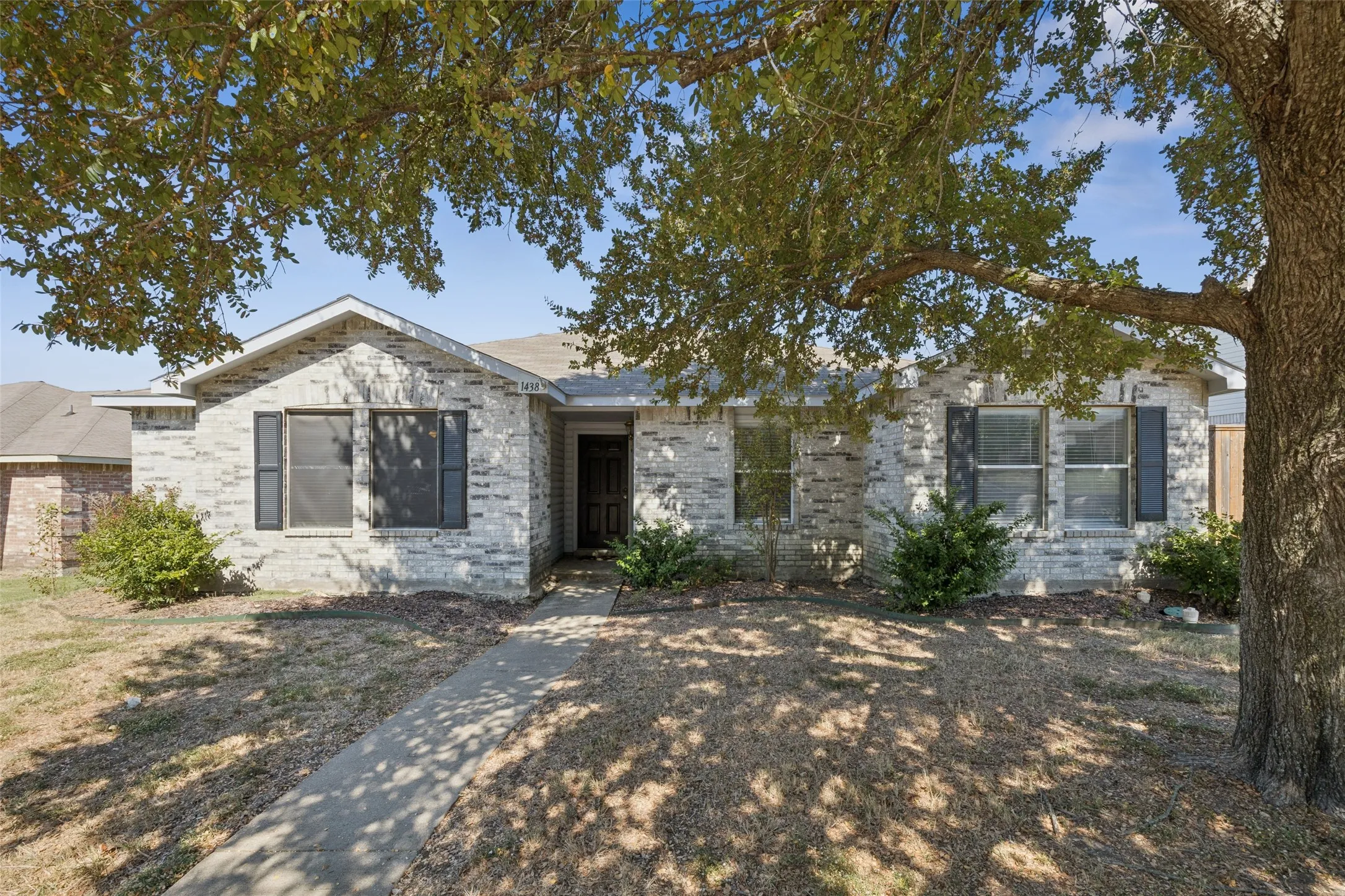 Single Family Residence For Sale in Rockwall County , 1438 Stewart Drive, Rockwall, Texas 75032, 3 Bedroom, 2 Bathroom, 2 Garage spaces, 1,608 Sqft, built in 2000, mls#21376492, Real Estate Agent in Rockwall, Homes For Sale in Rockwall county, Homes For Sale in Rockwall, Realtor in Rockwall Texas, Real Estate Brokerage Independent Realty Texas, Luminita Cordes Realtor