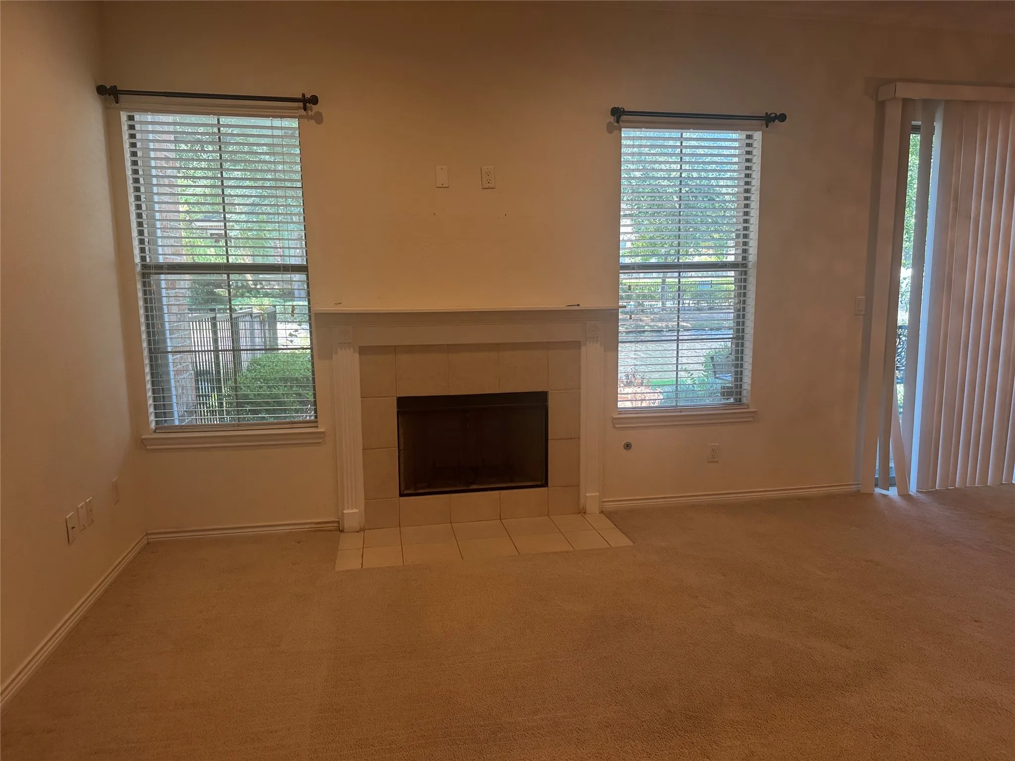 Townhouse For Rent in Dallas County , 2003 Garden View Lane, Richardson, Texas 75080, 3 Bedroom, 3 Bathroom, 2 Garage spaces, 1,754 Sqft, built in 2006, mls#21376521, Real Estate Agent in Richardson, Homes For Rent in Dallas county, Homes For Rent in Richardson, Realtor in Richardson Texas, Real Estate Brokerage Independent Realty Texas, Luminita Cordes Realtor