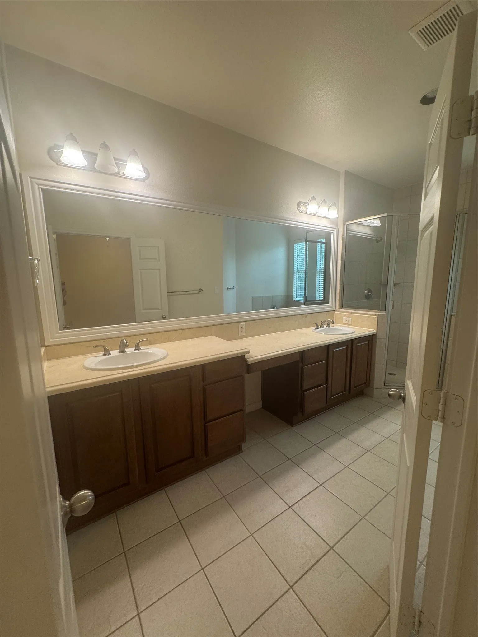 Townhouse For Rent in Dallas County , 2003 Garden View Lane, Richardson, Texas 75080, 3 Bedroom, 3 Bathroom, 2 Garage spaces, 1,754 Sqft, built in 2006, mls#21376521, Real Estate Agent in Richardson, Homes For Rent in Dallas county, Homes For Rent in Richardson, Realtor in Richardson Texas, Real Estate Brokerage Independent Realty Texas, Luminita Cordes Realtor