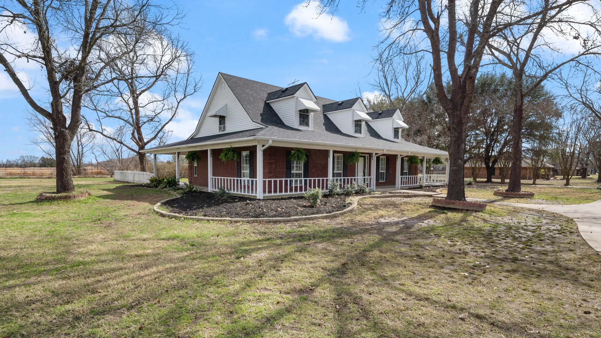 Single Family Residence For Sale in Kaufman County , 9193 County Road 158, Kaufman, Texas 75142, 3 Bedroom, 3 Bathroom, 2 Garage spaces, 2,366 Sqft, built in 1989, mls#21376479, Real Estate Agent in Kaufman, Homes For Sale in Kaufman county, Homes For Sale in Kaufman, Realtor in Kaufman Texas, Real Estate Brokerage Independent Realty Texas, Luminita Cordes Realtor