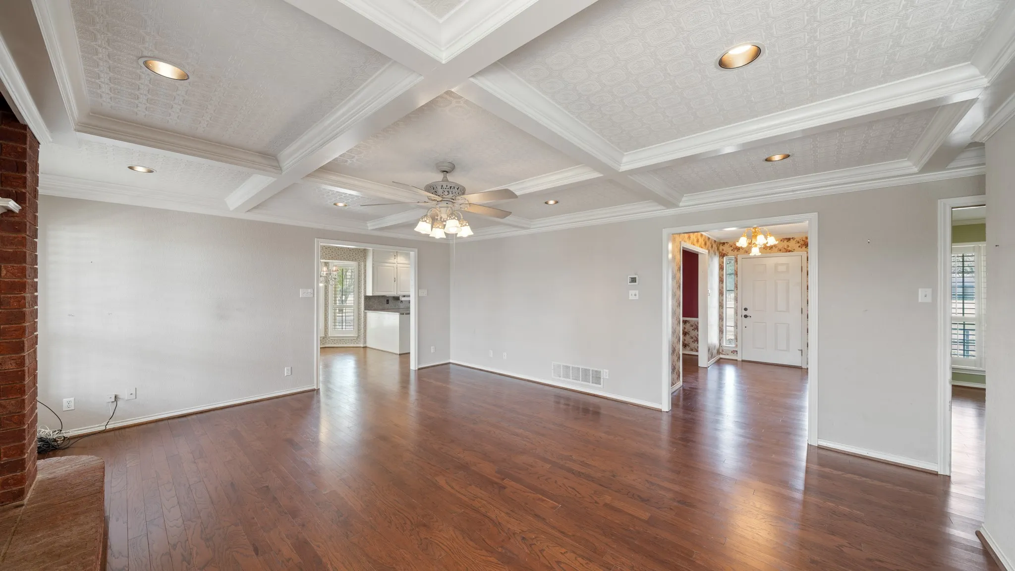 Single Family Residence For Sale in Kaufman County , 9193 County Road 158, Kaufman, Texas 75142, 3 Bedroom, 3 Bathroom, 2 Garage spaces, 2,366 Sqft, built in 1989, mls#21376479, Real Estate Agent in Kaufman, Homes For Sale in Kaufman county, Homes For Sale in Kaufman, Realtor in Kaufman Texas, Real Estate Brokerage Independent Realty Texas, Luminita Cordes Realtor