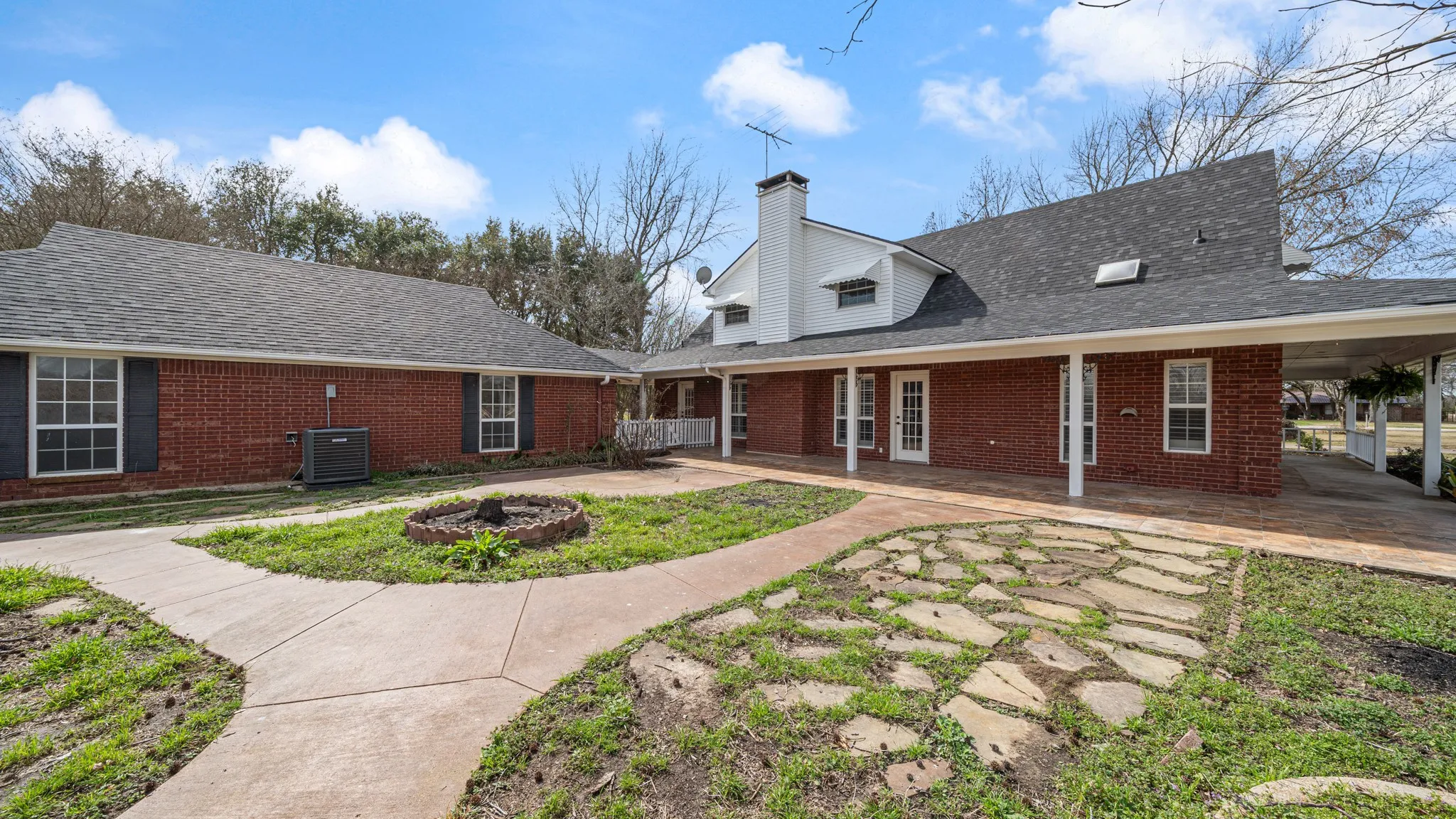 Single Family Residence For Sale in Kaufman County , 9193 County Road 158, Kaufman, Texas 75142, 3 Bedroom, 3 Bathroom, 2 Garage spaces, 2,366 Sqft, built in 1989, mls#21376479, Real Estate Agent in Kaufman, Homes For Sale in Kaufman county, Homes For Sale in Kaufman, Realtor in Kaufman Texas, Real Estate Brokerage Independent Realty Texas, Luminita Cordes Realtor