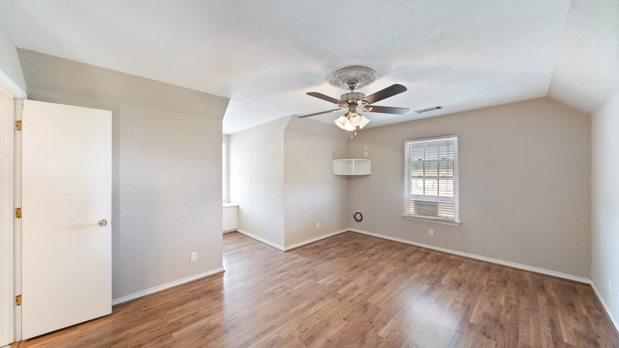Single Family Residence For Sale in Kaufman County , 9193 County Road 158, Kaufman, Texas 75142, 3 Bedroom, 3 Bathroom, 2 Garage spaces, 2,366 Sqft, built in 1989, mls#21376479, Real Estate Agent in Kaufman, Homes For Sale in Kaufman county, Homes For Sale in Kaufman, Realtor in Kaufman Texas, Real Estate Brokerage Independent Realty Texas, Luminita Cordes Realtor