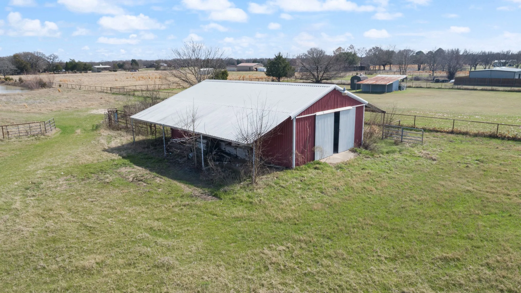 Single Family Residence For Sale in Kaufman County , 9193 County Road 158, Kaufman, Texas 75142, 3 Bedroom, 3 Bathroom, 2 Garage spaces, 2,366 Sqft, built in 1989, mls#21376479, Real Estate Agent in Kaufman, Homes For Sale in Kaufman county, Homes For Sale in Kaufman, Realtor in Kaufman Texas, Real Estate Brokerage Independent Realty Texas, Luminita Cordes Realtor