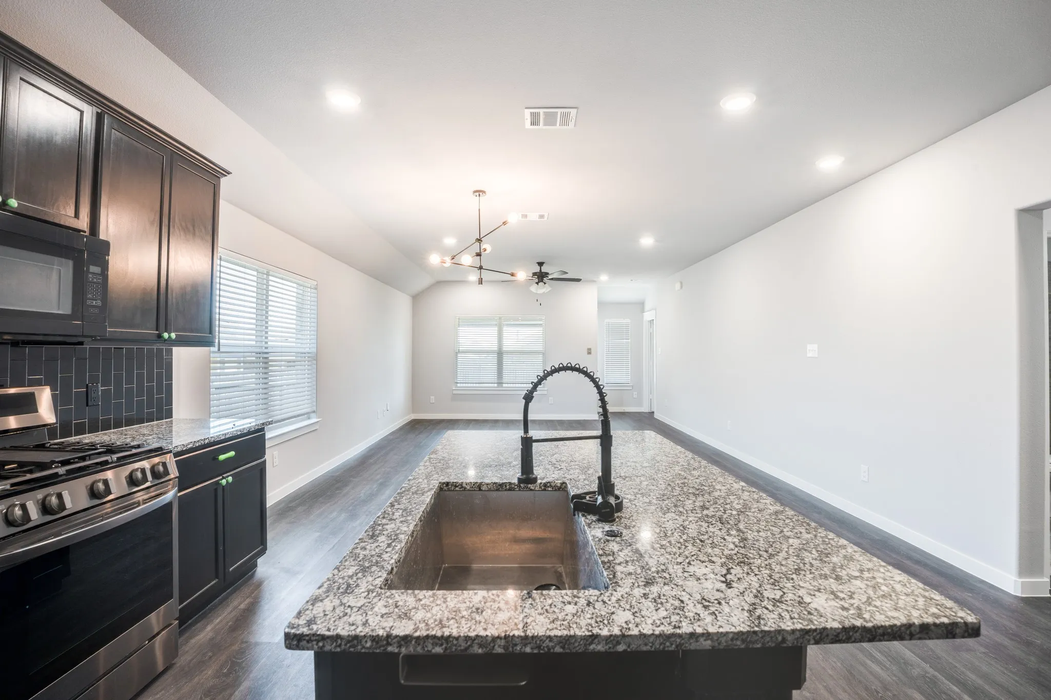 Single Family Residence For Sale in Tarrant County , 8425 High Garden Street, Fort Worth, Texas 76123, 5 Bedroom, 3 Bathroom, 2 Garage spaces, 2,126 Sqft, built in 2021, mls#21352373, Real Estate Agent in Fort Worth, Homes For Sale in Tarrant county, Homes For Sale in Fort Worth, Realtor in Fort Worth Texas, Real Estate Brokerage Independent Realty Texas, Luminita Cordes Realtor