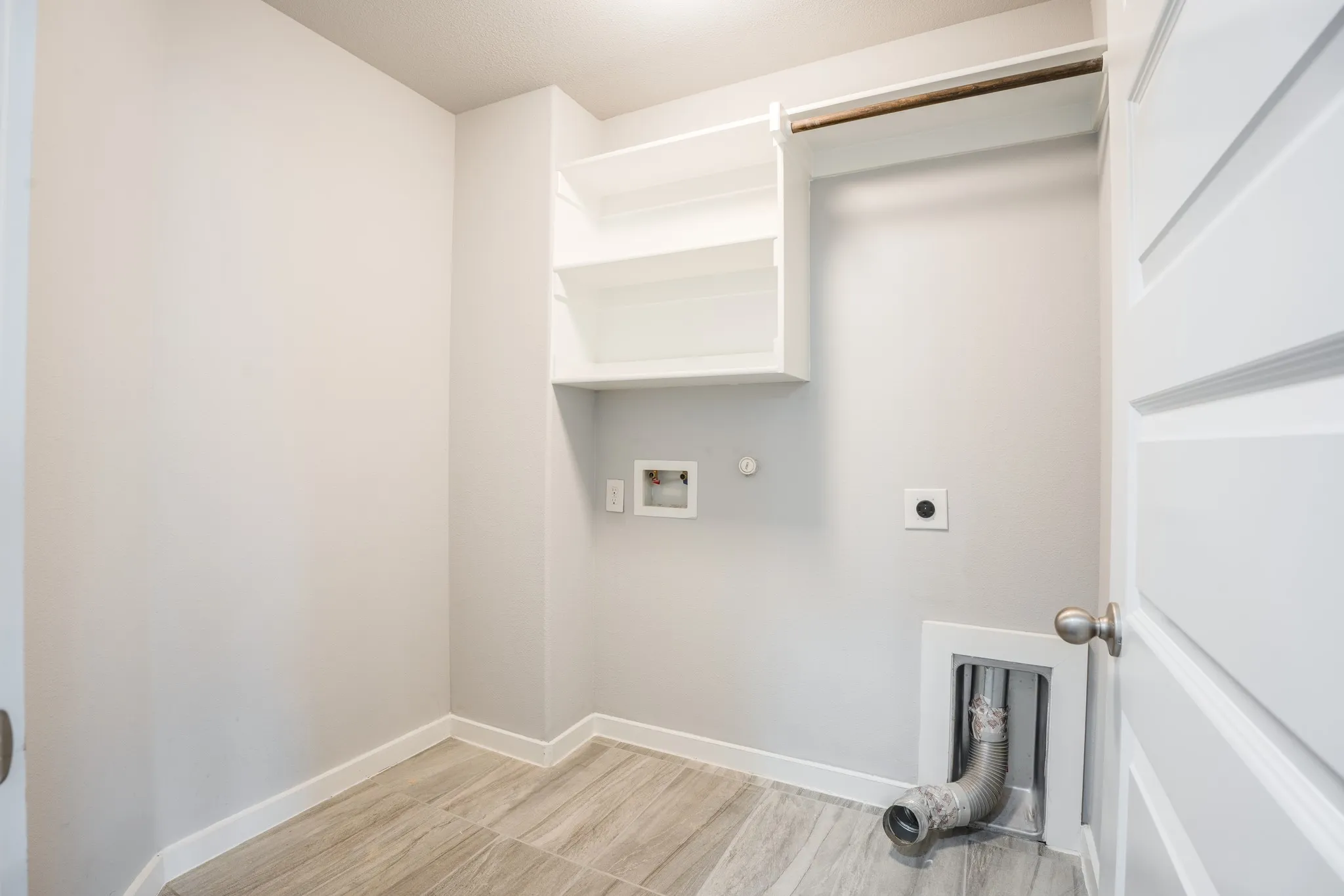 Single Family Residence For Sale in Tarrant County , 8425 High Garden Street, Fort Worth, Texas 76123, 5 Bedroom, 3 Bathroom, 2 Garage spaces, 2,126 Sqft, built in 2021, mls#21352373, Real Estate Agent in Fort Worth, Homes For Sale in Tarrant county, Homes For Sale in Fort Worth, Realtor in Fort Worth Texas, Real Estate Brokerage Independent Realty Texas, Luminita Cordes Realtor