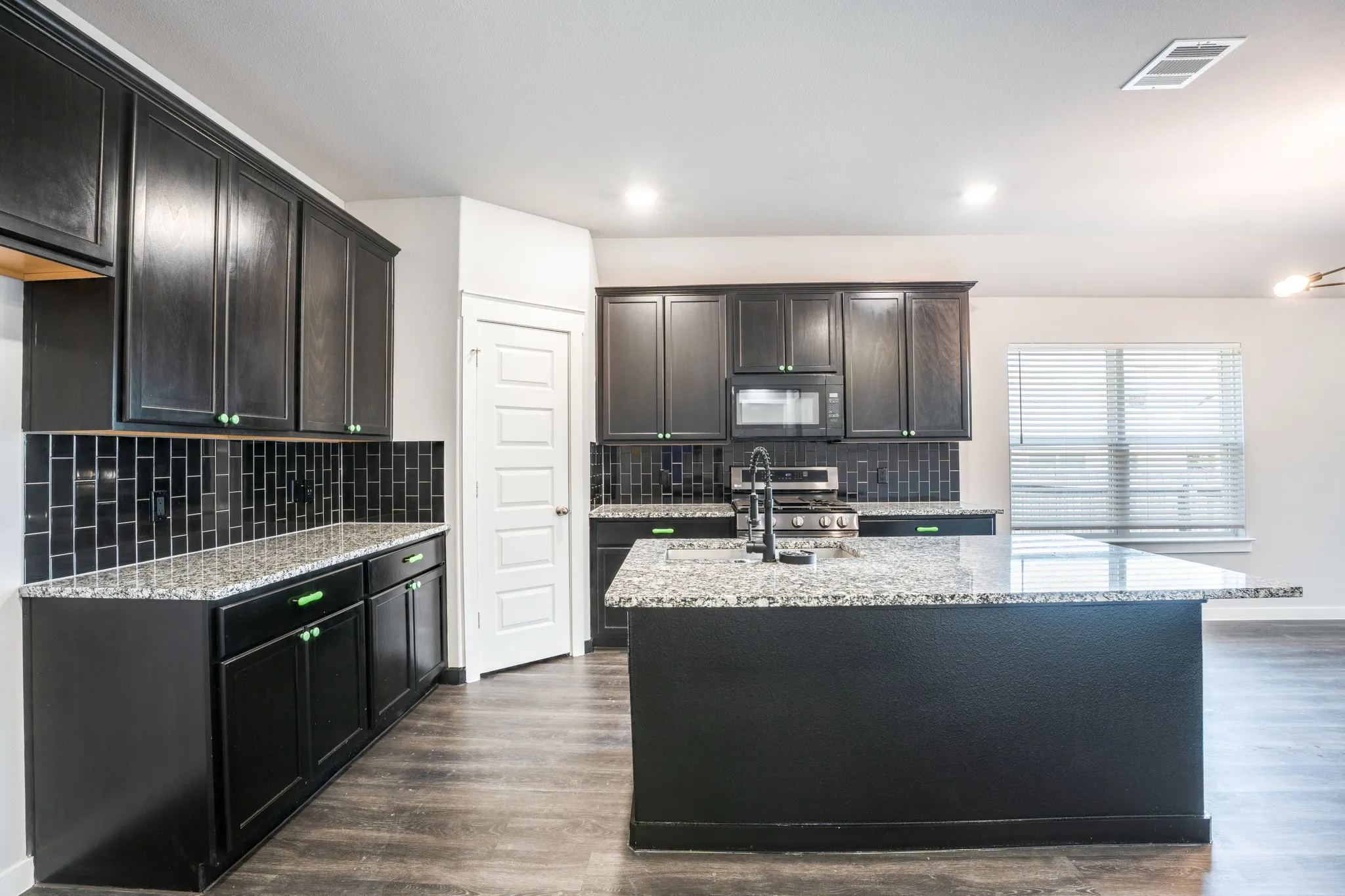 Single Family Residence For Sale in Tarrant County , 8425 High Garden Street, Fort Worth, Texas 76123, 5 Bedroom, 3 Bathroom, 2 Garage spaces, 2,126 Sqft, built in 2021, mls#21352373, Real Estate Agent in Fort Worth, Homes For Sale in Tarrant county, Homes For Sale in Fort Worth, Realtor in Fort Worth Texas, Real Estate Brokerage Independent Realty Texas, Luminita Cordes Realtor