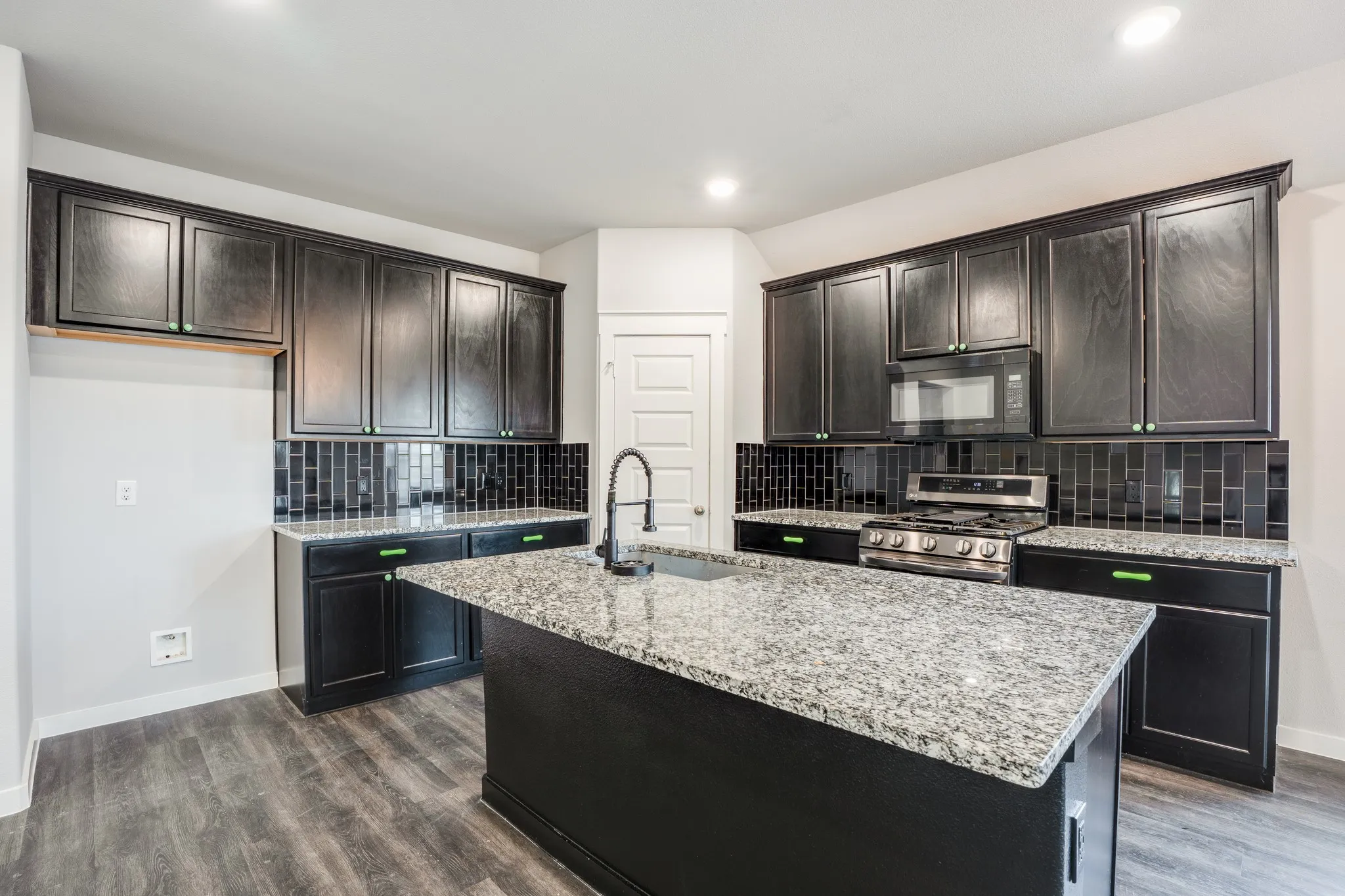 Single Family Residence For Sale in Tarrant County , 8425 High Garden Street, Fort Worth, Texas 76123, 5 Bedroom, 3 Bathroom, 2 Garage spaces, 2,126 Sqft, built in 2021, mls#21352373, Real Estate Agent in Fort Worth, Homes For Sale in Tarrant county, Homes For Sale in Fort Worth, Realtor in Fort Worth Texas, Real Estate Brokerage Independent Realty Texas, Luminita Cordes Realtor