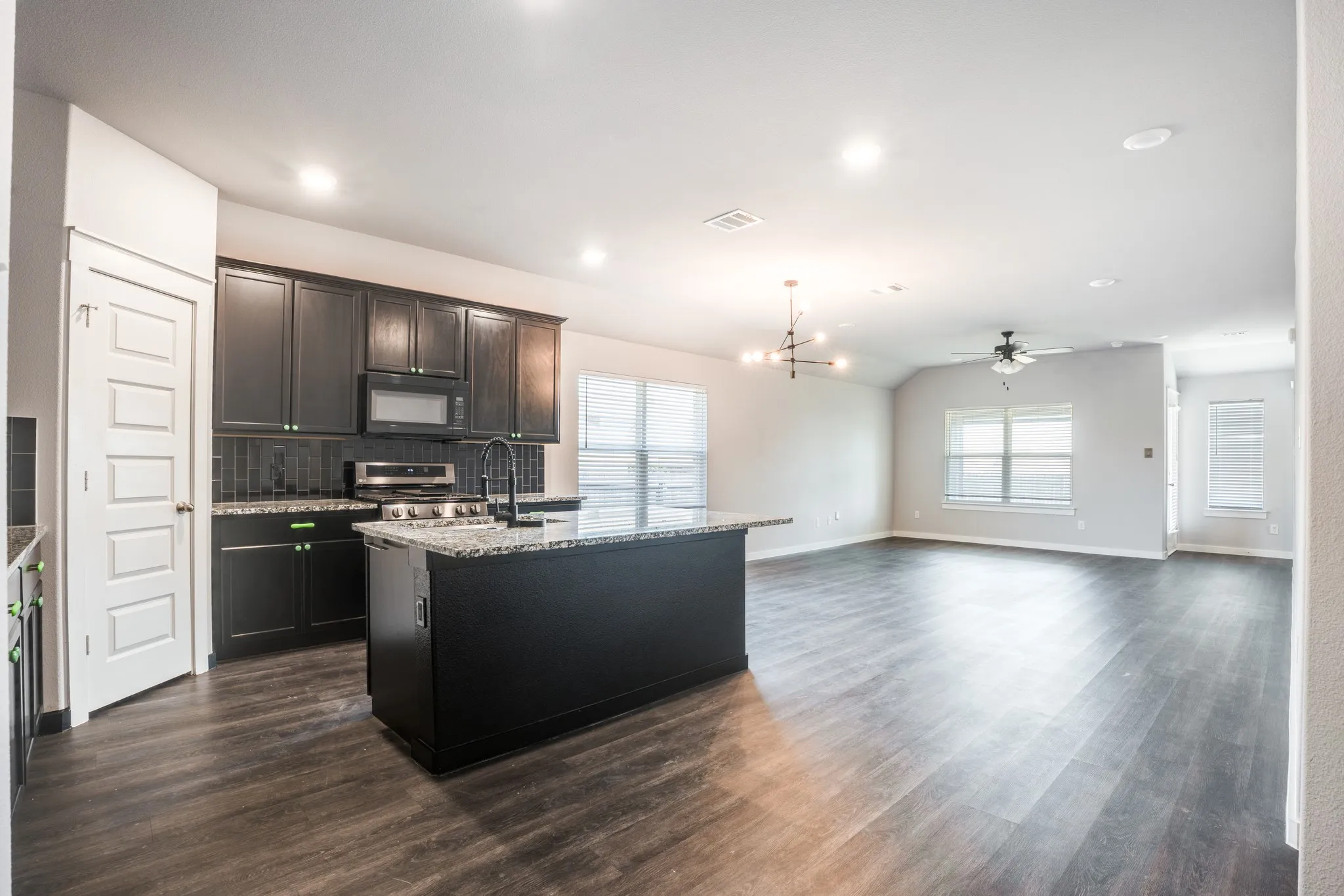 Single Family Residence For Sale in Tarrant County , 8425 High Garden Street, Fort Worth, Texas 76123, 5 Bedroom, 3 Bathroom, 2 Garage spaces, 2,126 Sqft, built in 2021, mls#21352373, Real Estate Agent in Fort Worth, Homes For Sale in Tarrant county, Homes For Sale in Fort Worth, Realtor in Fort Worth Texas, Real Estate Brokerage Independent Realty Texas, Luminita Cordes Realtor