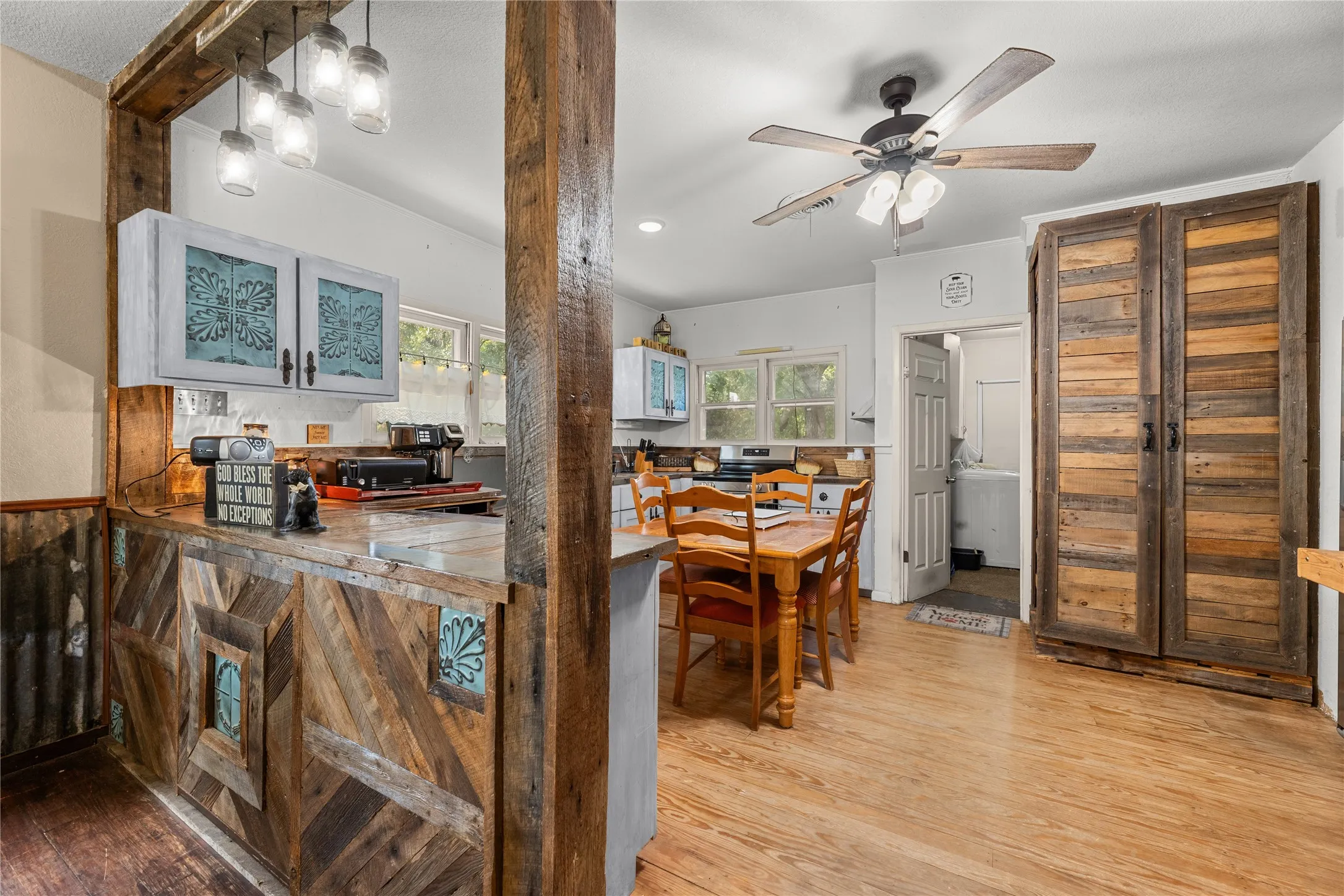 Single Family Residence For Sale in Bosque County , 207 S Erath, Meridian, Texas 76665, 2 Bedroom, 2 Bathroom, 1 Garage spaces, 1,264 Sqft, built in 1932, mls#21376256, Real Estate Agent in Meridian, Homes For Sale in Bosque county, Homes For Sale in Meridian, Realtor in Meridian Texas, Real Estate Brokerage Independent Realty Texas, Luminita Cordes Realtor