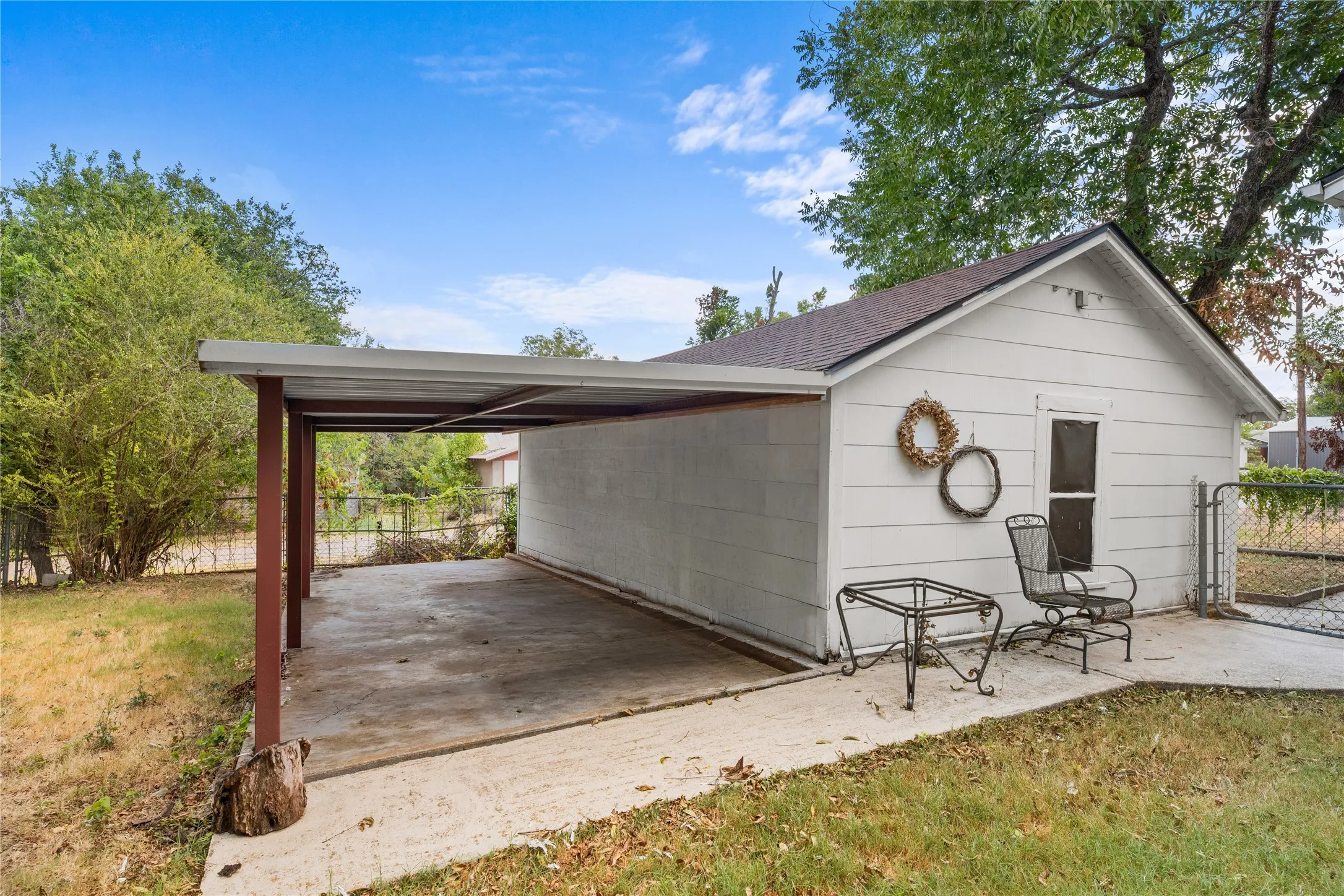 Single Family Residence For Sale in Bosque County , 207 S Erath, Meridian, Texas 76665, 2 Bedroom, 2 Bathroom, 1 Garage spaces, 1,264 Sqft, built in 1932, mls#21376256, Real Estate Agent in Meridian, Homes For Sale in Bosque county, Homes For Sale in Meridian, Realtor in Meridian Texas, Real Estate Brokerage Independent Realty Texas, Luminita Cordes Realtor