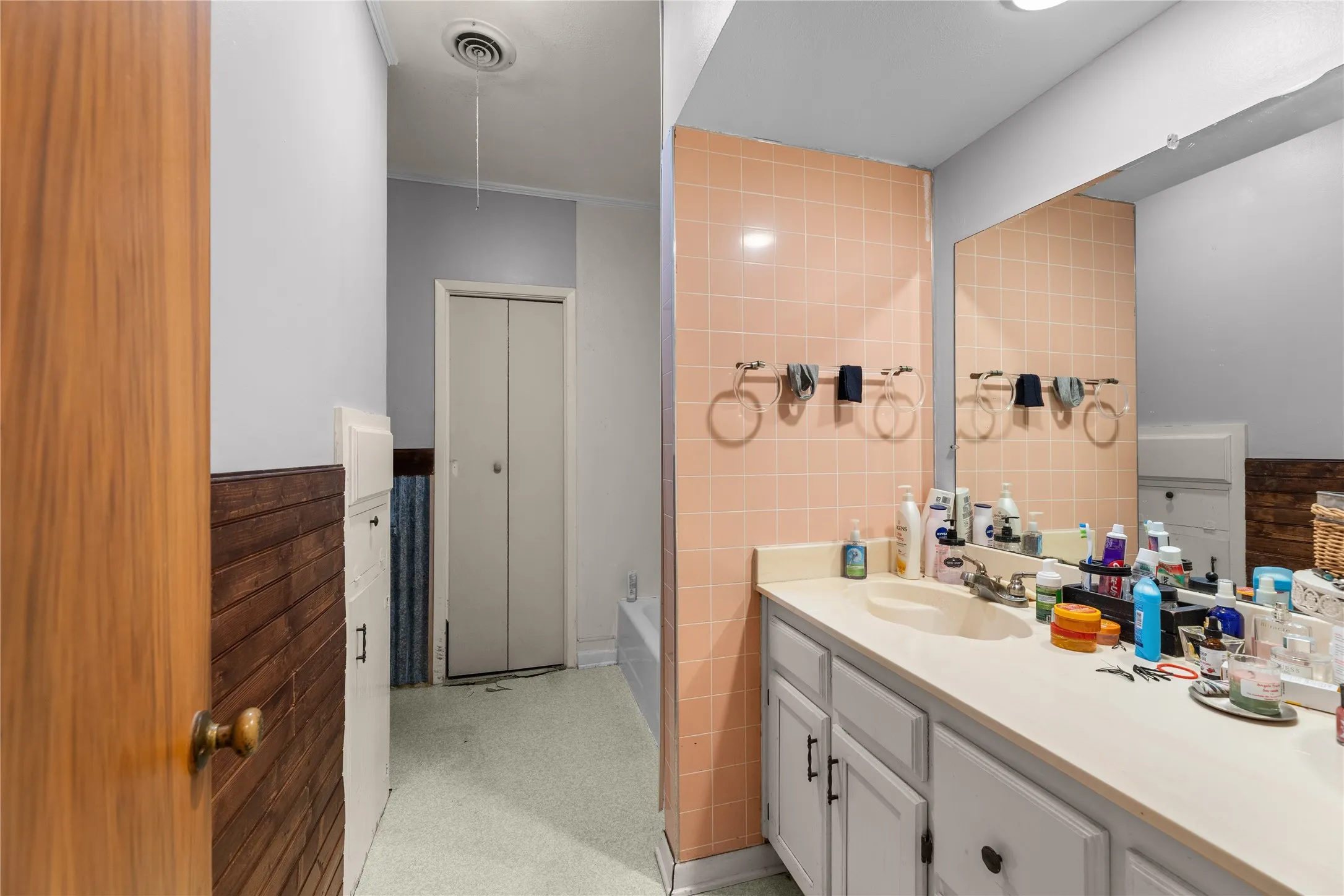 Single Family Residence For Sale in Bosque County , 207 S Erath, Meridian, Texas 76665, 2 Bedroom, 2 Bathroom, 1 Garage spaces, 1,264 Sqft, built in 1932, mls#21376256, Real Estate Agent in Meridian, Homes For Sale in Bosque county, Homes For Sale in Meridian, Realtor in Meridian Texas, Real Estate Brokerage Independent Realty Texas, Luminita Cordes Realtor