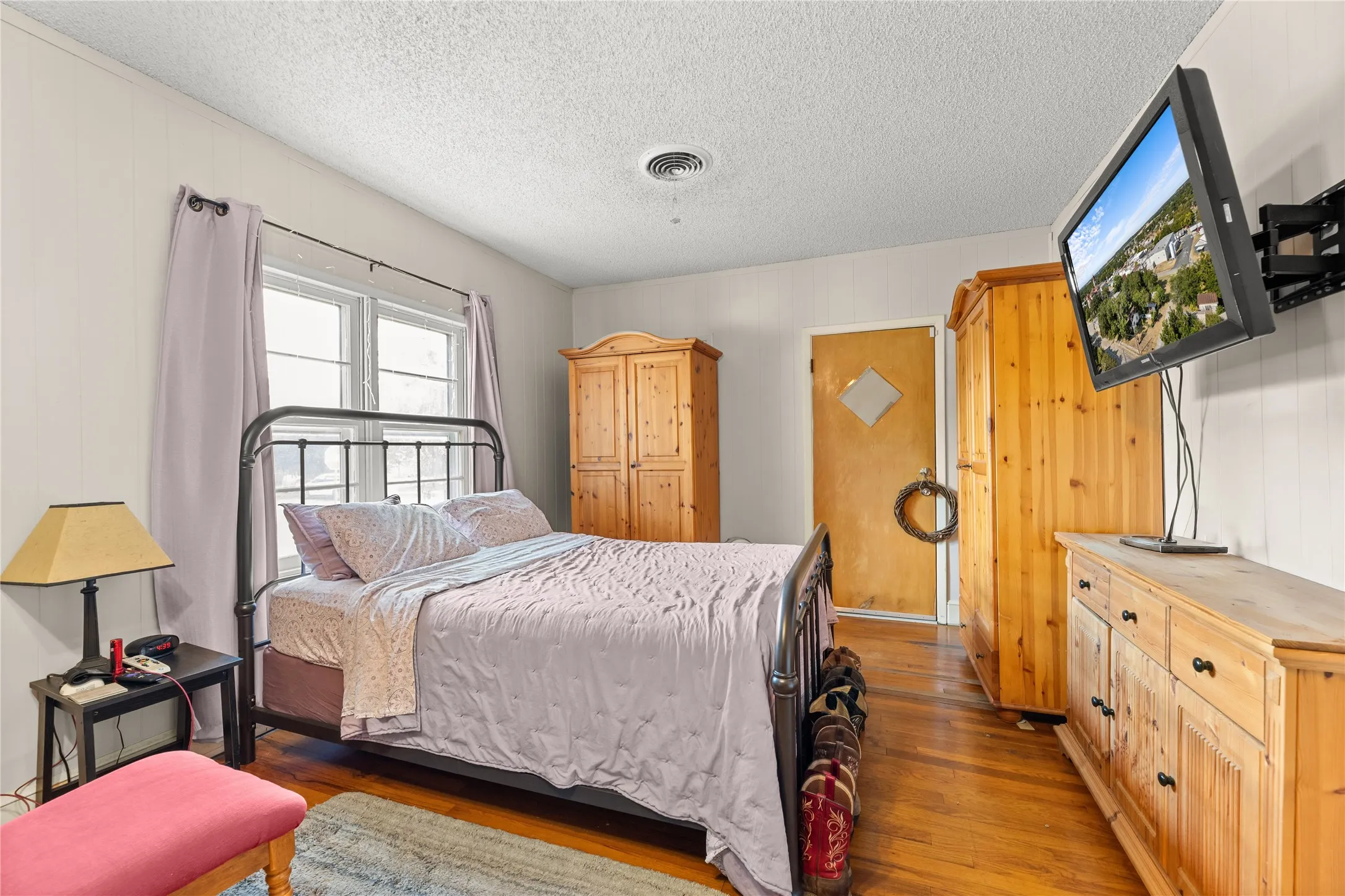 Single Family Residence For Sale in Bosque County , 207 S Erath, Meridian, Texas 76665, 2 Bedroom, 2 Bathroom, 1 Garage spaces, 1,264 Sqft, built in 1932, mls#21376256, Real Estate Agent in Meridian, Homes For Sale in Bosque county, Homes For Sale in Meridian, Realtor in Meridian Texas, Real Estate Brokerage Independent Realty Texas, Luminita Cordes Realtor
