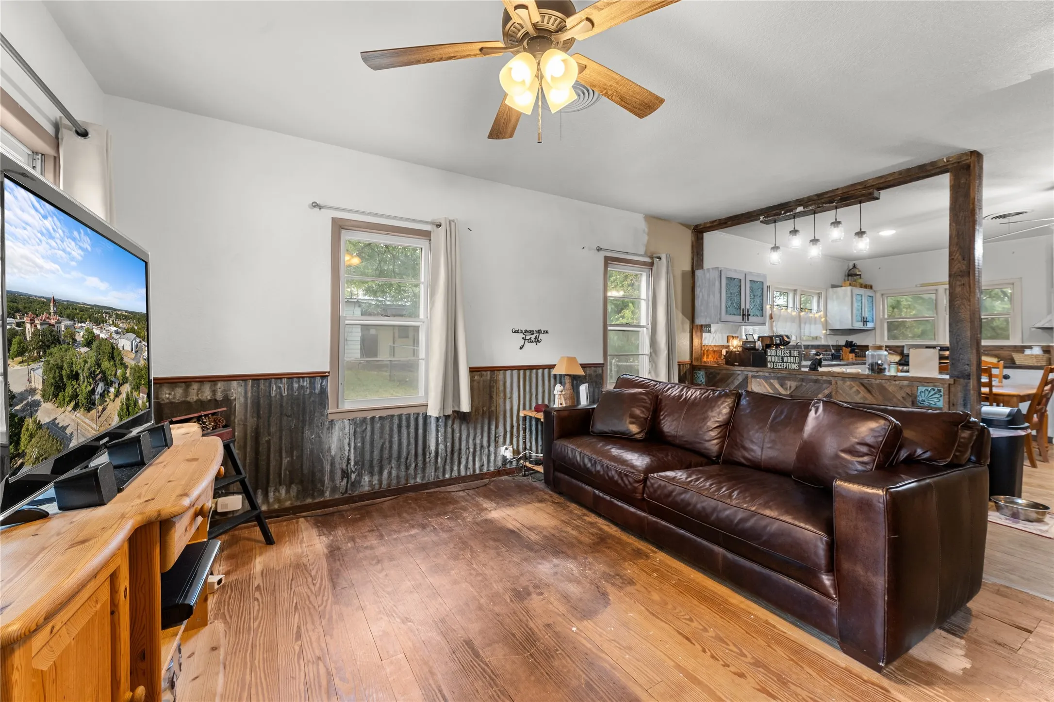 Single Family Residence For Sale in Bosque County , 207 S Erath, Meridian, Texas 76665, 2 Bedroom, 2 Bathroom, 1 Garage spaces, 1,264 Sqft, built in 1932, mls#21376256, Real Estate Agent in Meridian, Homes For Sale in Bosque county, Homes For Sale in Meridian, Realtor in Meridian Texas, Real Estate Brokerage Independent Realty Texas, Luminita Cordes Realtor