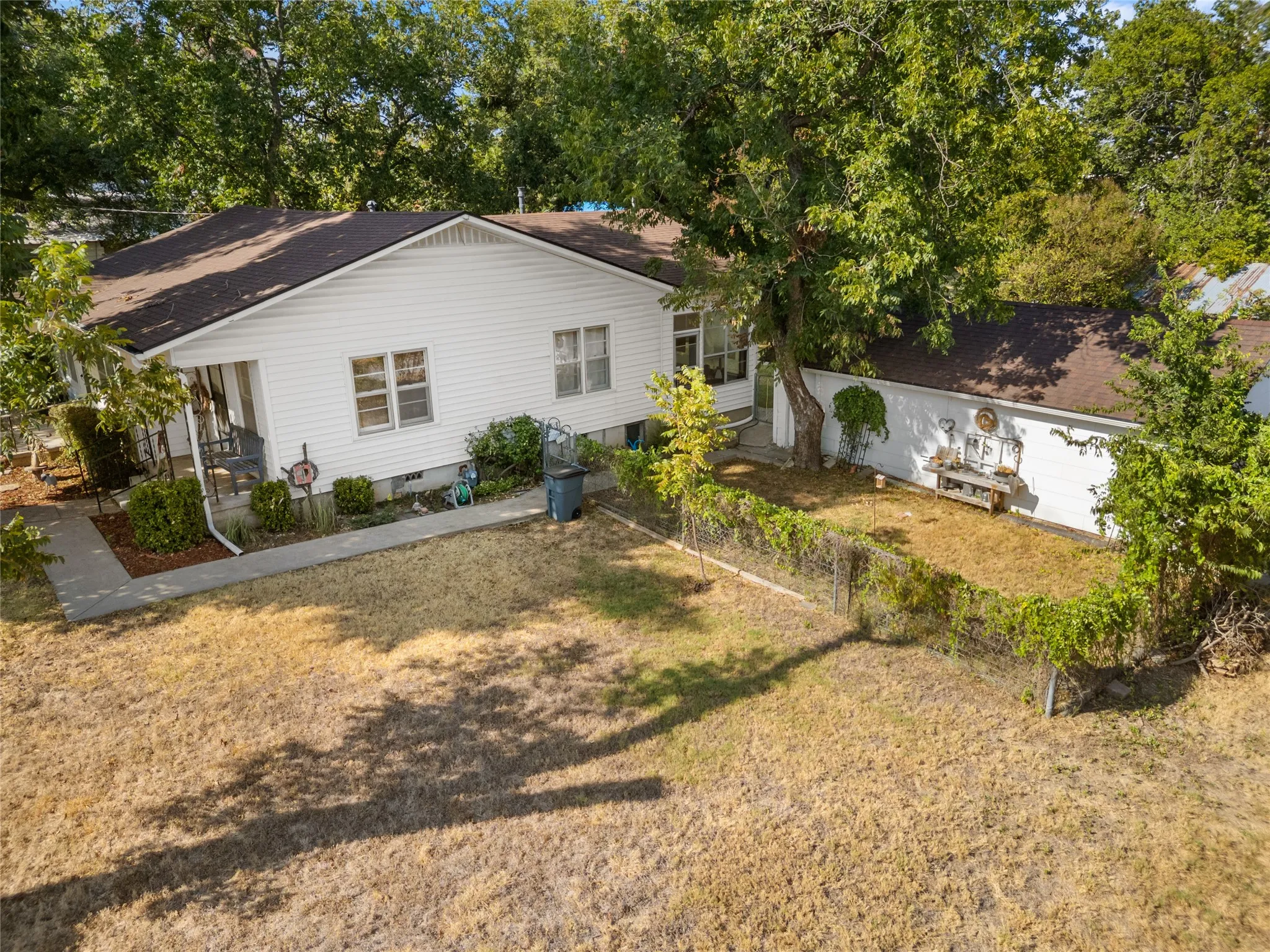 Single Family Residence For Sale in Bosque County , 207 S Erath, Meridian, Texas 76665, 2 Bedroom, 2 Bathroom, 1 Garage spaces, 1,264 Sqft, built in 1932, mls#21376256, Real Estate Agent in Meridian, Homes For Sale in Bosque county, Homes For Sale in Meridian, Realtor in Meridian Texas, Real Estate Brokerage Independent Realty Texas, Luminita Cordes Realtor