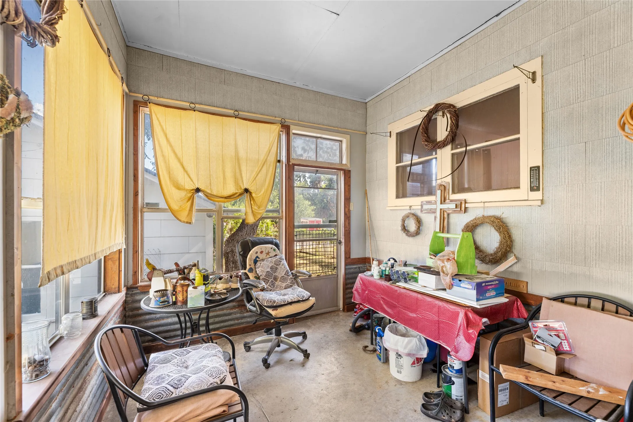 Single Family Residence For Sale in Bosque County , 207 S Erath, Meridian, Texas 76665, 2 Bedroom, 2 Bathroom, 1 Garage spaces, 1,264 Sqft, built in 1932, mls#21376256, Real Estate Agent in Meridian, Homes For Sale in Bosque county, Homes For Sale in Meridian, Realtor in Meridian Texas, Real Estate Brokerage Independent Realty Texas, Luminita Cordes Realtor