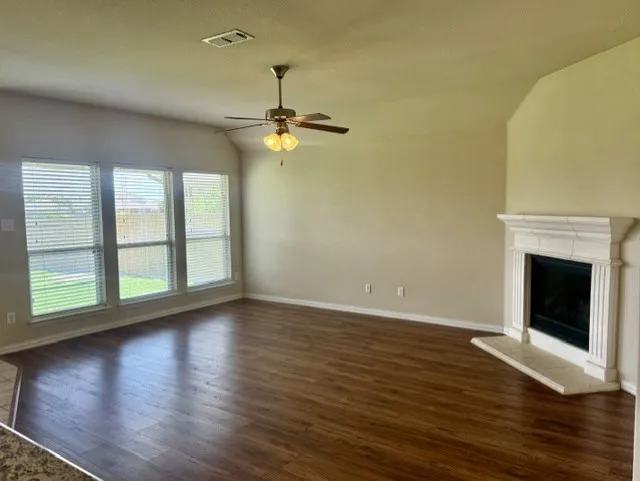 Single Family Residence For Sale in Denton County , 917 Bird Creek Drive, Little Elm, Texas 75068, 3 Bedroom, 2 Bathroom, 2 Garage spaces, 1,713 Sqft, built in 2017, mls#21376530, Real Estate Agent in Little Elm, Homes For Sale in Denton county, Homes For Sale in Little Elm, Realtor in Little Elm Texas, Real Estate Brokerage Independent Realty Texas, Luminita Cordes Realtor