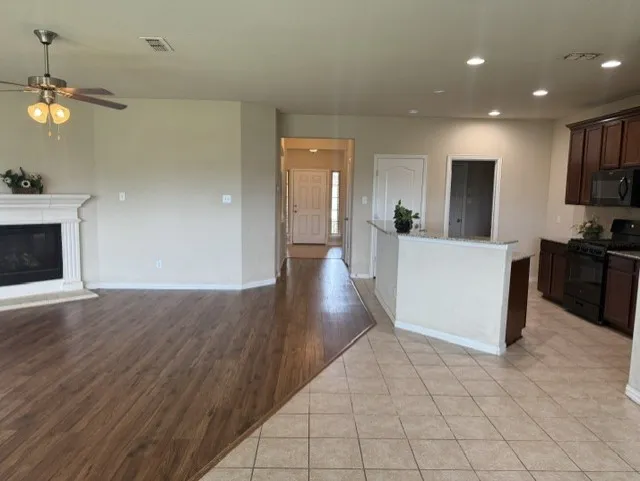 Single Family Residence For Sale in Denton County , 917 Bird Creek Drive, Little Elm, Texas 75068, 3 Bedroom, 2 Bathroom, 2 Garage spaces, 1,713 Sqft, built in 2017, mls#21376530, Real Estate Agent in Little Elm, Homes For Sale in Denton county, Homes For Sale in Little Elm, Realtor in Little Elm Texas, Real Estate Brokerage Independent Realty Texas, Luminita Cordes Realtor