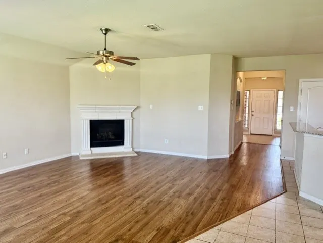 Single Family Residence For Sale in Denton County , 917 Bird Creek Drive, Little Elm, Texas 75068, 3 Bedroom, 2 Bathroom, 2 Garage spaces, 1,713 Sqft, built in 2017, mls#21376530, Real Estate Agent in Little Elm, Homes For Sale in Denton county, Homes For Sale in Little Elm, Realtor in Little Elm Texas, Real Estate Brokerage Independent Realty Texas, Luminita Cordes Realtor