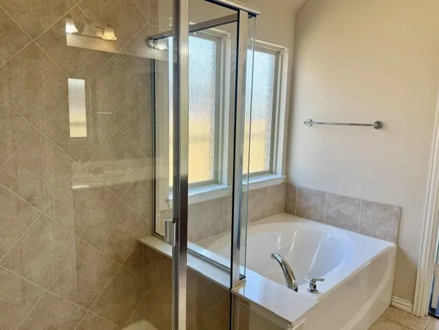 Single Family Residence For Sale in Denton County , 917 Bird Creek Drive, Little Elm, Texas 75068, 3 Bedroom, 2 Bathroom, 2 Garage spaces, 1,713 Sqft, built in 2017, mls#21376530, Real Estate Agent in Little Elm, Homes For Sale in Denton county, Homes For Sale in Little Elm, Realtor in Little Elm Texas, Real Estate Brokerage Independent Realty Texas, Luminita Cordes Realtor