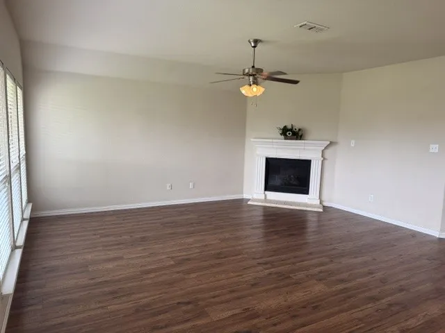 Single Family Residence For Sale in Denton County , 917 Bird Creek Drive, Little Elm, Texas 75068, 3 Bedroom, 2 Bathroom, 2 Garage spaces, 1,713 Sqft, built in 2017, mls#21376530, Real Estate Agent in Little Elm, Homes For Sale in Denton county, Homes For Sale in Little Elm, Realtor in Little Elm Texas, Real Estate Brokerage Independent Realty Texas, Luminita Cordes Realtor