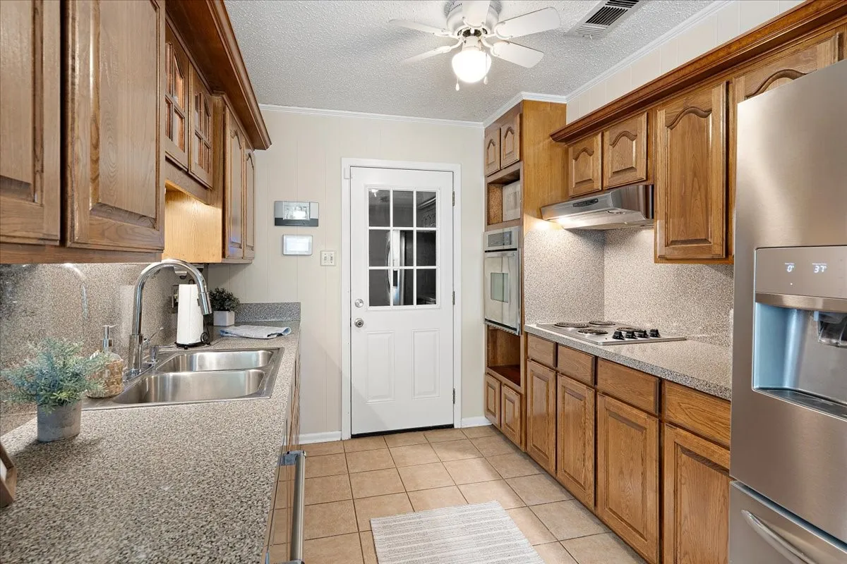 Single Family Residence For Sale in Navarro County , 3201 Louis Avenue, Corsicana, Texas 75110, 3 Bedroom, 2 Bathroom, 2 Garage spaces, 1,606 Sqft, built in 1979, mls#21373385, Real Estate Agent in Corsicana, Homes For Sale in Navarro county, Homes For Sale in Corsicana, Realtor in Corsicana Texas, Real Estate Brokerage Independent Realty Texas, Luminita Cordes Realtor