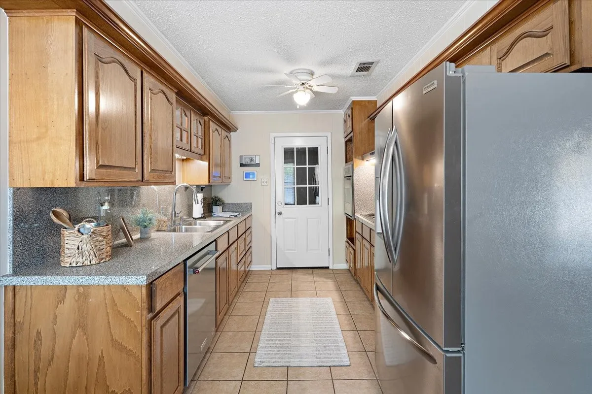 Single Family Residence For Sale in Navarro County , 3201 Louis Avenue, Corsicana, Texas 75110, 3 Bedroom, 2 Bathroom, 2 Garage spaces, 1,606 Sqft, built in 1979, mls#21373385, Real Estate Agent in Corsicana, Homes For Sale in Navarro county, Homes For Sale in Corsicana, Realtor in Corsicana Texas, Real Estate Brokerage Independent Realty Texas, Luminita Cordes Realtor