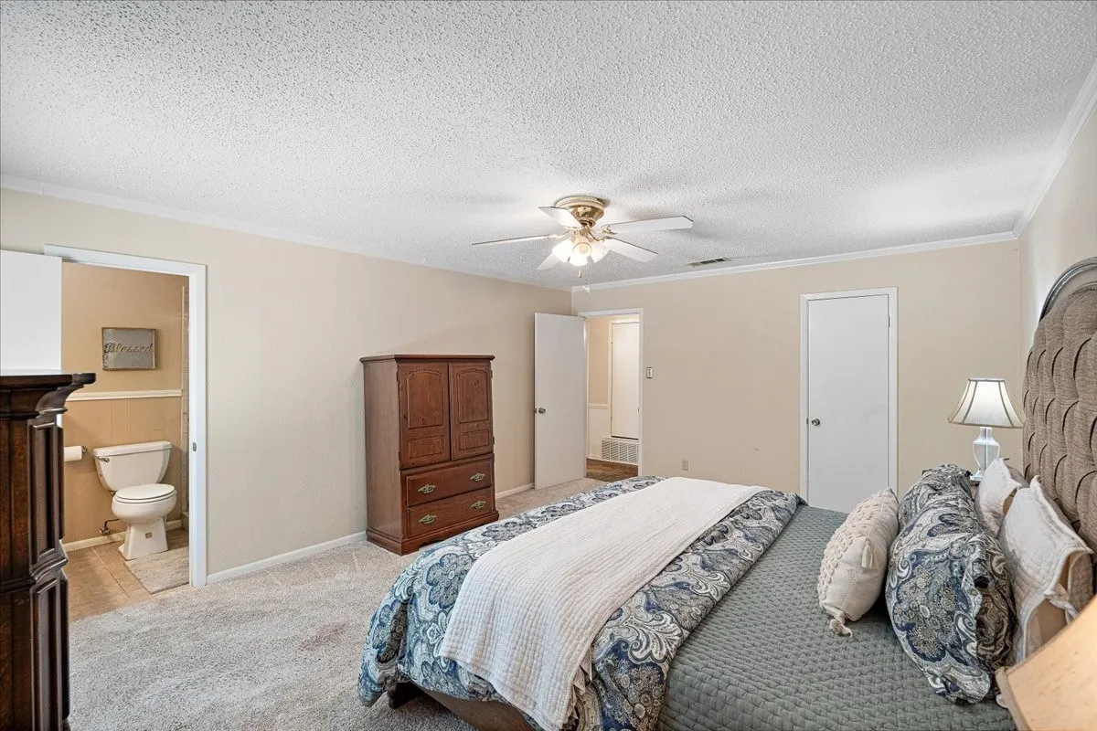 Single Family Residence For Sale in Navarro County , 3201 Louis Avenue, Corsicana, Texas 75110, 3 Bedroom, 2 Bathroom, 2 Garage spaces, 1,606 Sqft, built in 1979, mls#21373385, Real Estate Agent in Corsicana, Homes For Sale in Navarro county, Homes For Sale in Corsicana, Realtor in Corsicana Texas, Real Estate Brokerage Independent Realty Texas, Luminita Cordes Realtor