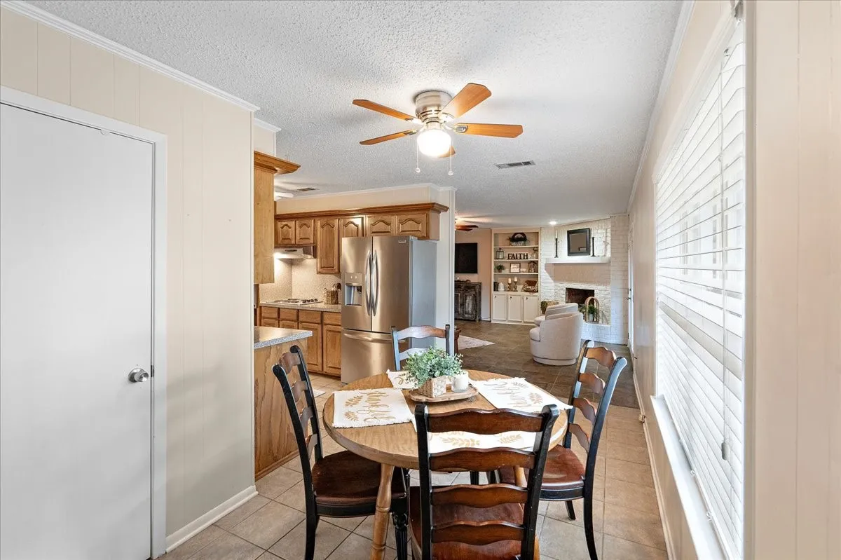 Single Family Residence For Sale in Navarro County , 3201 Louis Avenue, Corsicana, Texas 75110, 3 Bedroom, 2 Bathroom, 2 Garage spaces, 1,606 Sqft, built in 1979, mls#21373385, Real Estate Agent in Corsicana, Homes For Sale in Navarro county, Homes For Sale in Corsicana, Realtor in Corsicana Texas, Real Estate Brokerage Independent Realty Texas, Luminita Cordes Realtor