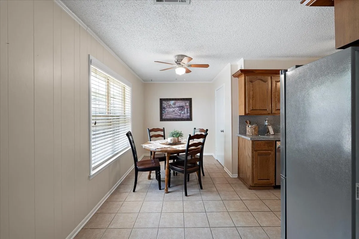 Single Family Residence For Sale in Navarro County , 3201 Louis Avenue, Corsicana, Texas 75110, 3 Bedroom, 2 Bathroom, 2 Garage spaces, 1,606 Sqft, built in 1979, mls#21373385, Real Estate Agent in Corsicana, Homes For Sale in Navarro county, Homes For Sale in Corsicana, Realtor in Corsicana Texas, Real Estate Brokerage Independent Realty Texas, Luminita Cordes Realtor