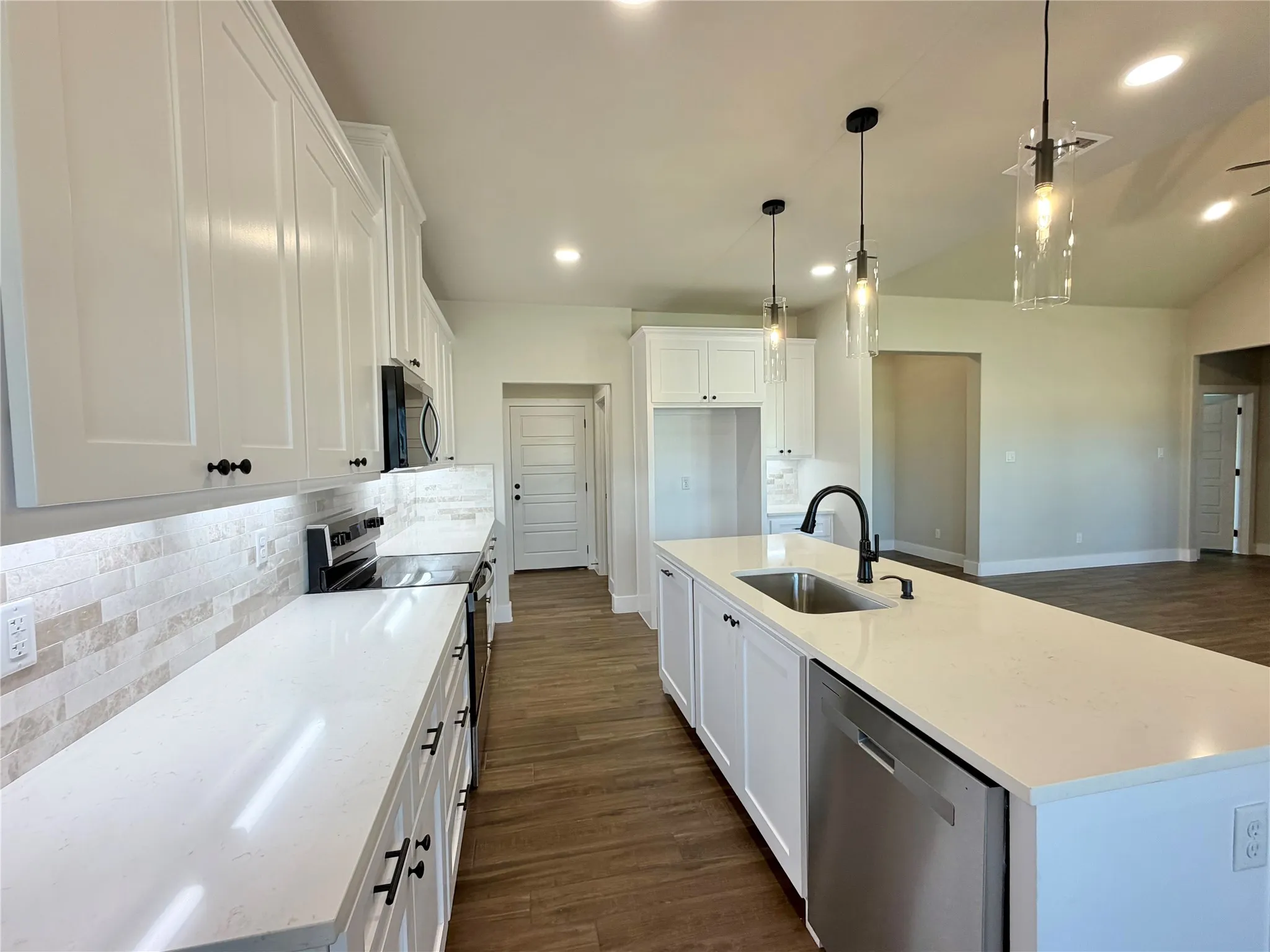 Single Family Residence For Sale in Parker County , 1013 Sabrina Court, Weatherford, Texas 76085, 4 Bedroom, 3 Bathroom, 2 Garage spaces, 2,160 Sqft, built in 2026, mls#21376409, Real Estate Agent in Weatherford, Homes For Sale in Parker county, Homes For Sale in Weatherford, Realtor in Weatherford Texas, Real Estate Brokerage Independent Realty Texas, Luminita Cordes Realtor