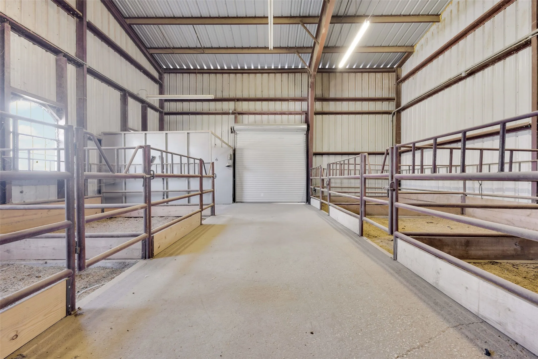 Farm For Sale in Denton County , 12491 Madison Lane, Justin, Texas 76247, 5 Bedroom, 6 Bathroom, 3 Garage spaces, 13,071 Sqft, built in 2008, mls#21376449, Real Estate Agent in Justin, Homes For Sale in Denton county, Homes For Sale in Justin, Realtor in Justin Texas, Real Estate Brokerage Independent Realty Texas, Luminita Cordes Realtor