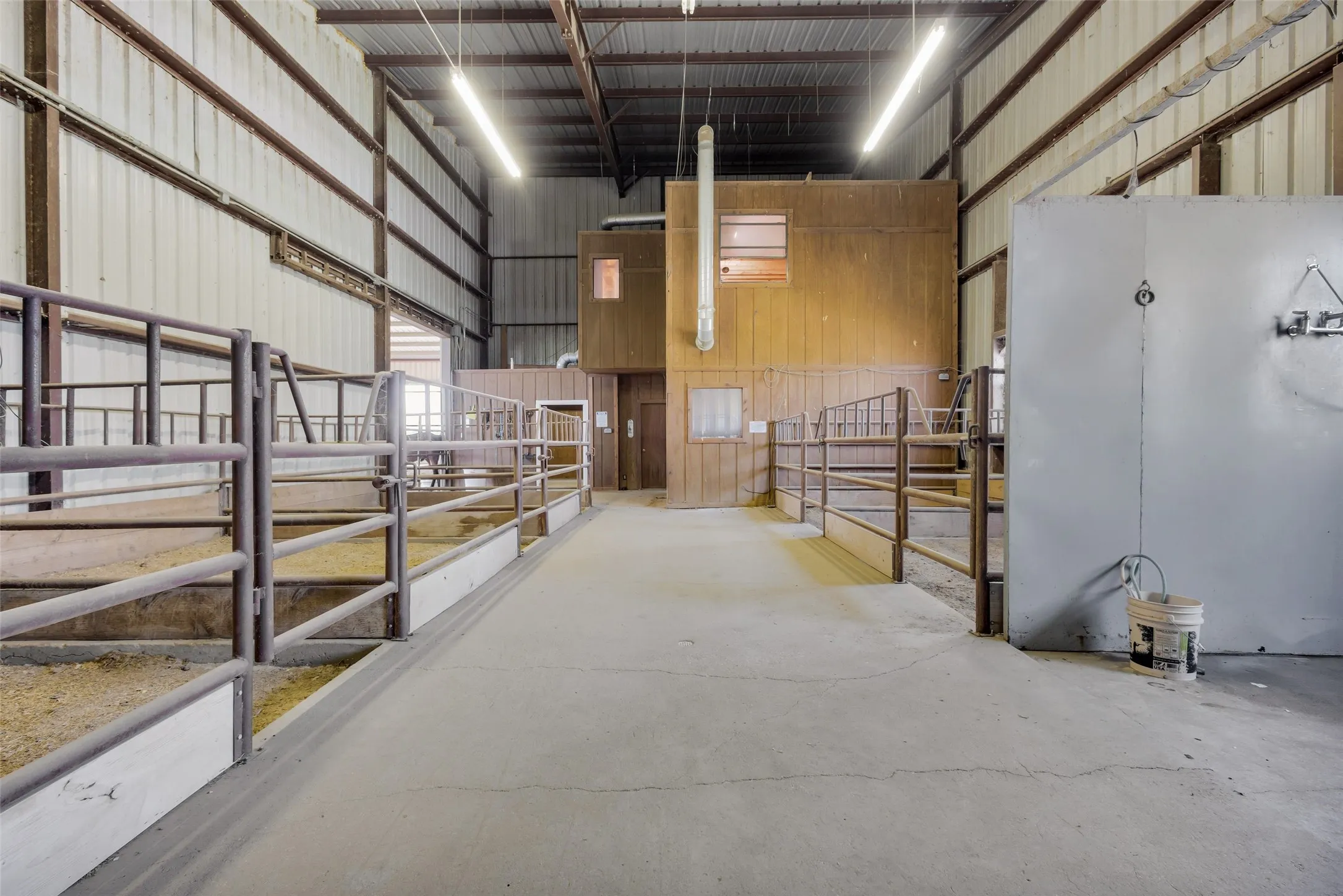 Farm For Sale in Denton County , 12491 Madison Lane, Justin, Texas 76247, 5 Bedroom, 6 Bathroom, 3 Garage spaces, 13,071 Sqft, built in 2008, mls#21376449, Real Estate Agent in Justin, Homes For Sale in Denton county, Homes For Sale in Justin, Realtor in Justin Texas, Real Estate Brokerage Independent Realty Texas, Luminita Cordes Realtor