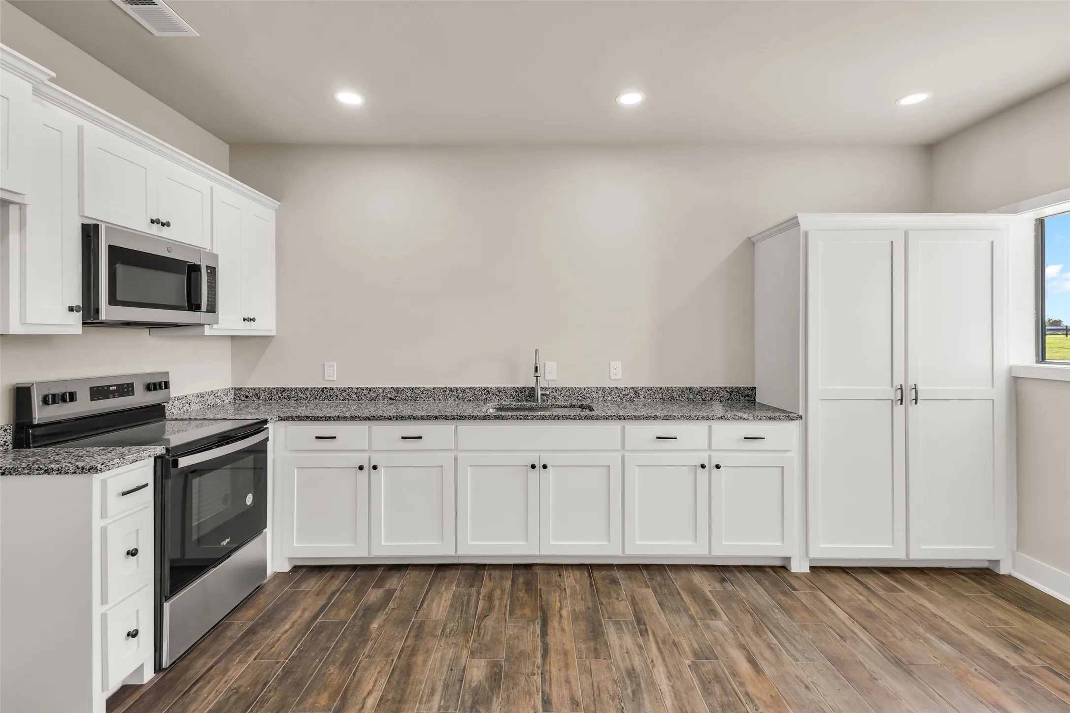 Farm For Sale in Denton County , 12491 Madison Lane, Justin, Texas 76247, 5 Bedroom, 6 Bathroom, 3 Garage spaces, 13,071 Sqft, built in 2008, mls#21376449, Real Estate Agent in Justin, Homes For Sale in Denton county, Homes For Sale in Justin, Realtor in Justin Texas, Real Estate Brokerage Independent Realty Texas, Luminita Cordes Realtor