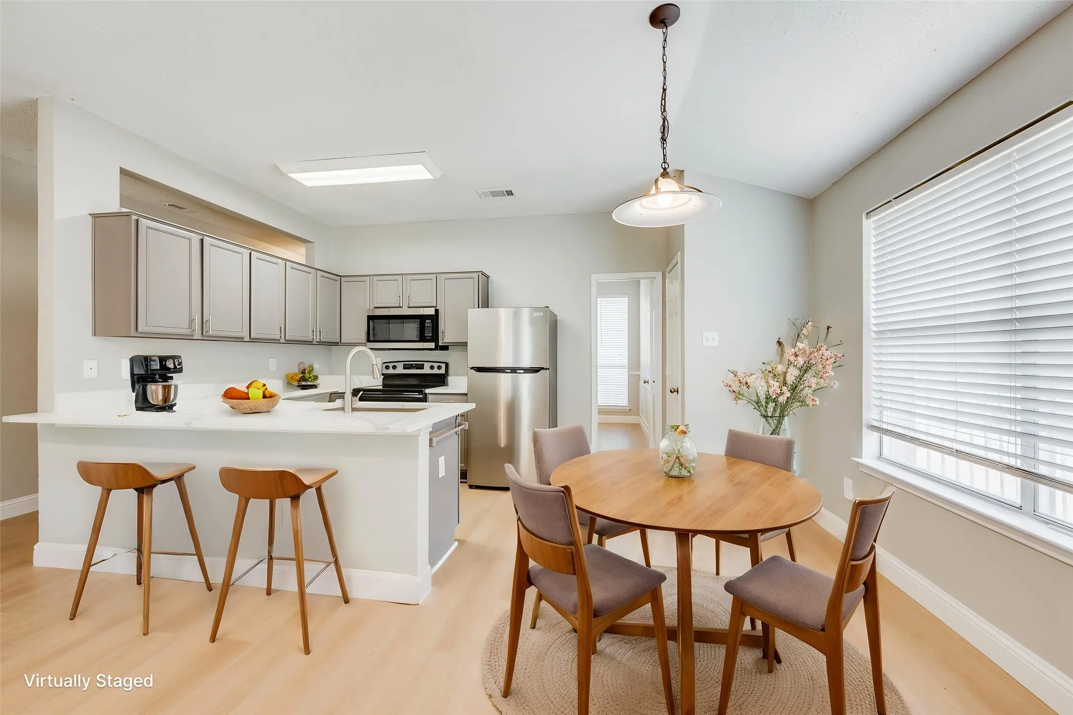 Single Family Residence For Rent in Tarrant County , 1904 Salt Flats Trail, Arlington, Texas 76002, 4 Bedroom, 2 Bathroom, 2 Garage spaces, 1,573 Sqft, built in 2002, mls#21376534, Real Estate Agent in Arlington, Homes For Rent in Tarrant county, Homes For Rent in Arlington, Realtor in Arlington Texas, Real Estate Brokerage Independent Realty Texas, Luminita Cordes Realtor