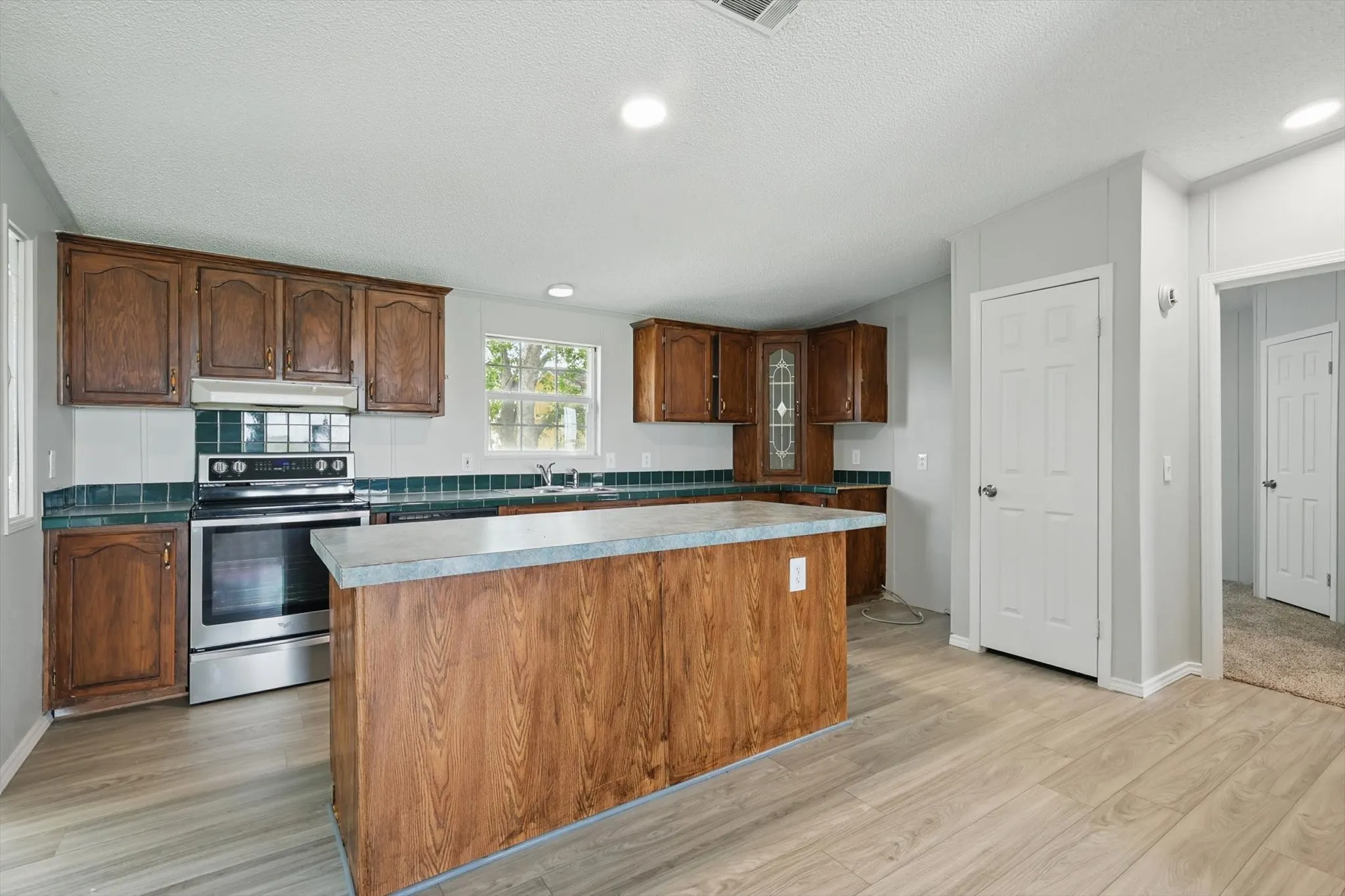 Mobile Home For Rent in Denton County , 6094 Smiley Road, Celina, Texas 75009, 3 Bedroom, 2 Bathroom, Garage spaces, 1,848 Sqft, built in 1997, mls#21375960, Real Estate Agent in Celina, Homes For Rent in Denton county, Homes For Rent in Celina, Realtor in Celina Texas, Real Estate Brokerage Independent Realty Texas, Luminita Cordes Realtor