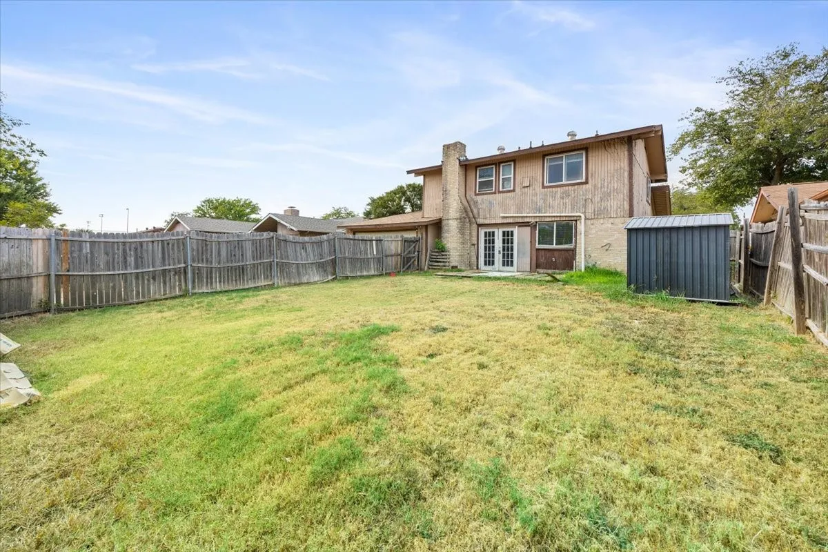 Single Family Residence For Sale in Dallas County , 1822 Glouchester Drive, Garland, Texas 75044, 4 Bedroom, 2 Bathroom, 2 Garage spaces, 2,400 Sqft, built in 1973, mls#21376542, Real Estate Agent in Garland, Homes For Sale in Dallas county, Homes For Sale in Garland, Realtor in Garland Texas, Real Estate Brokerage Independent Realty Texas, Luminita Cordes Realtor