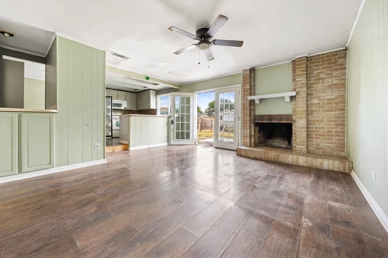 Single Family Residence For Sale in Dallas County , 1822 Glouchester Drive, Garland, Texas 75044, 4 Bedroom, 2 Bathroom, 2 Garage spaces, 2,400 Sqft, built in 1973, mls#21376542, Real Estate Agent in Garland, Homes For Sale in Dallas county, Homes For Sale in Garland, Realtor in Garland Texas, Real Estate Brokerage Independent Realty Texas, Luminita Cordes Realtor