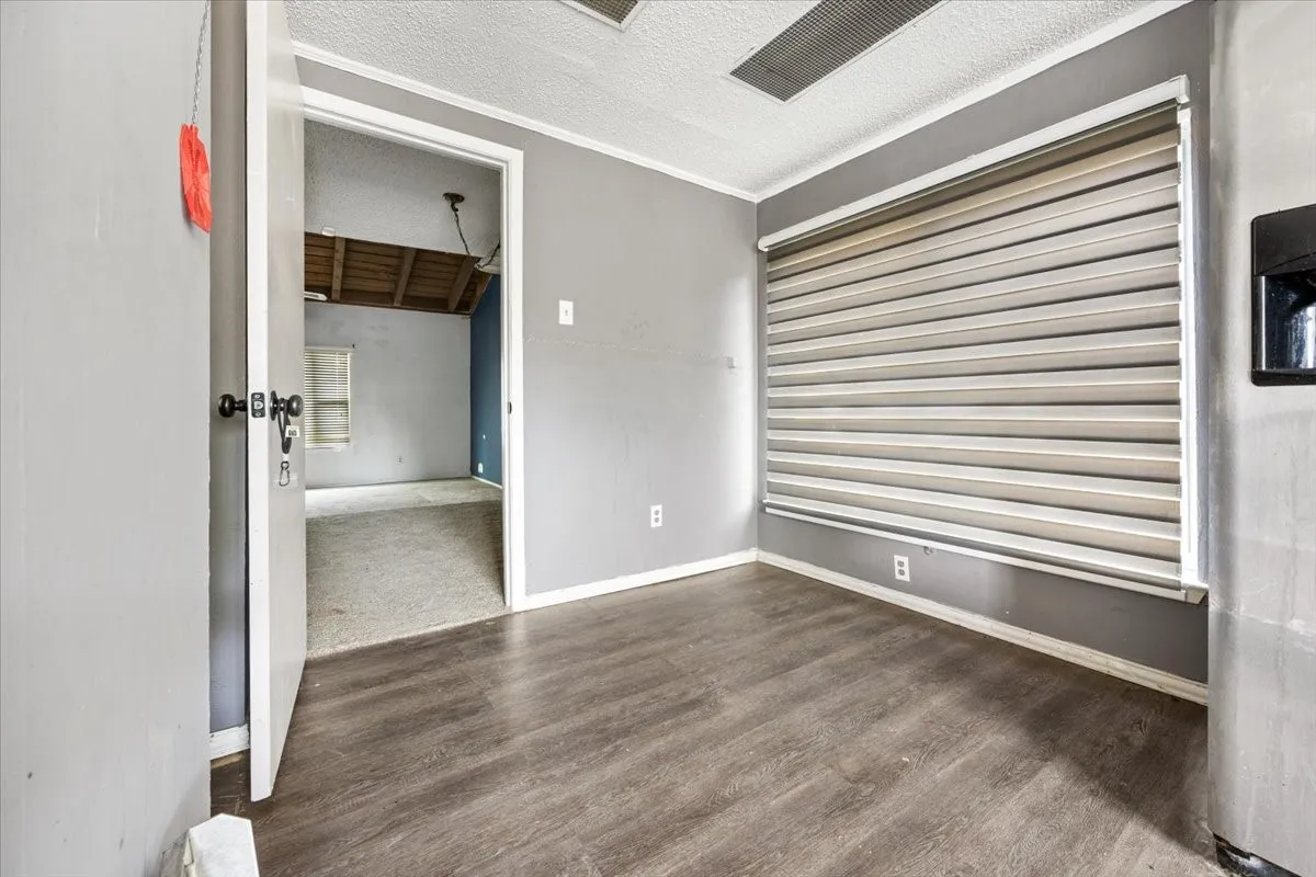 Single Family Residence For Sale in Dallas County , 1822 Glouchester Drive, Garland, Texas 75044, 4 Bedroom, 2 Bathroom, 2 Garage spaces, 2,400 Sqft, built in 1973, mls#21376542, Real Estate Agent in Garland, Homes For Sale in Dallas county, Homes For Sale in Garland, Realtor in Garland Texas, Real Estate Brokerage Independent Realty Texas, Luminita Cordes Realtor
